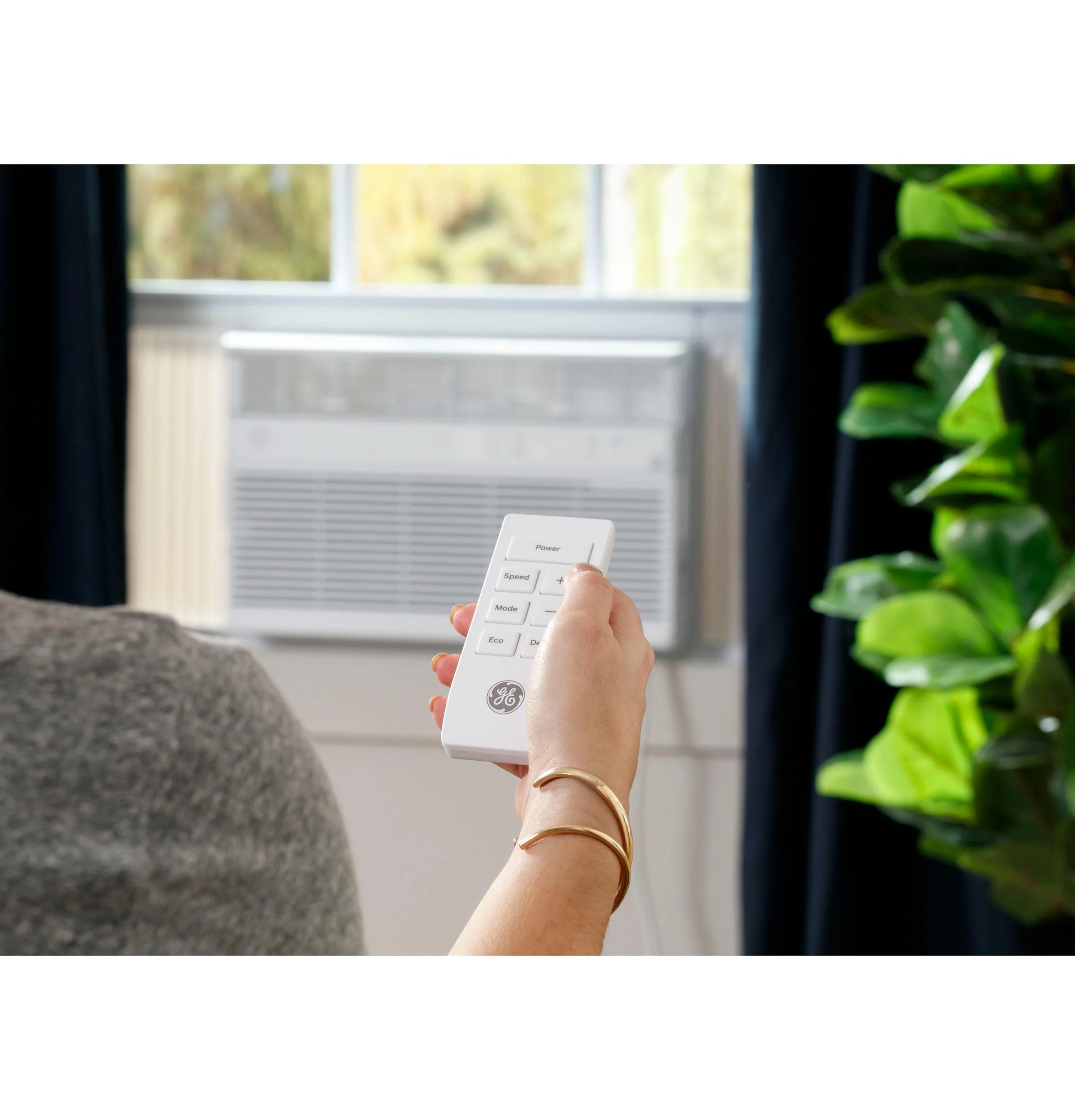 AHE12DZ GE® 12,000 BTU Heat/Cool Electronic Window Air Conditioner for Large Rooms up to 550 sq. ft. - Image 4