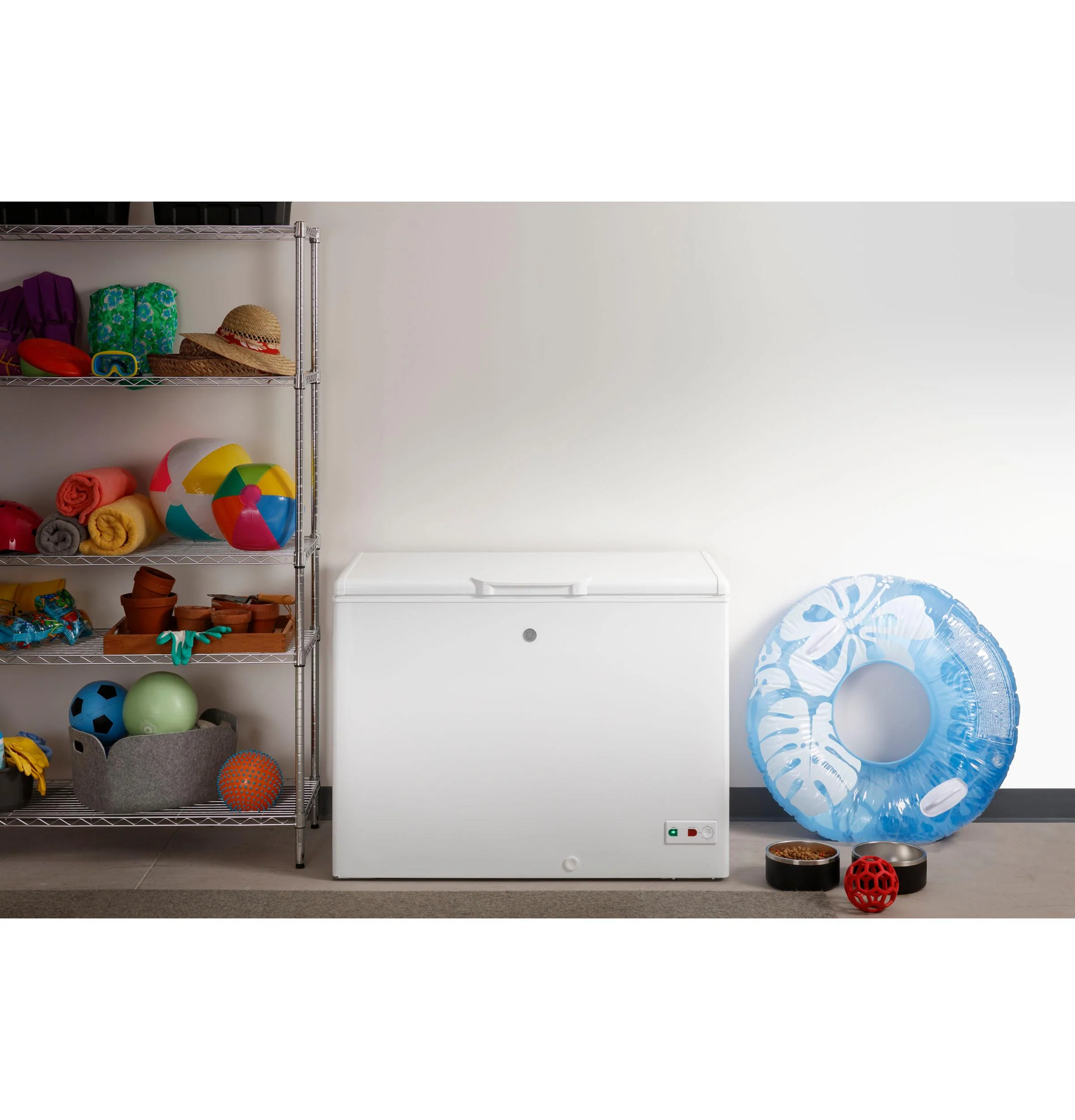 FCM11SRWW GE® 10.7 Cu. Ft. Manual Defrost Chest Freezer - Image 13