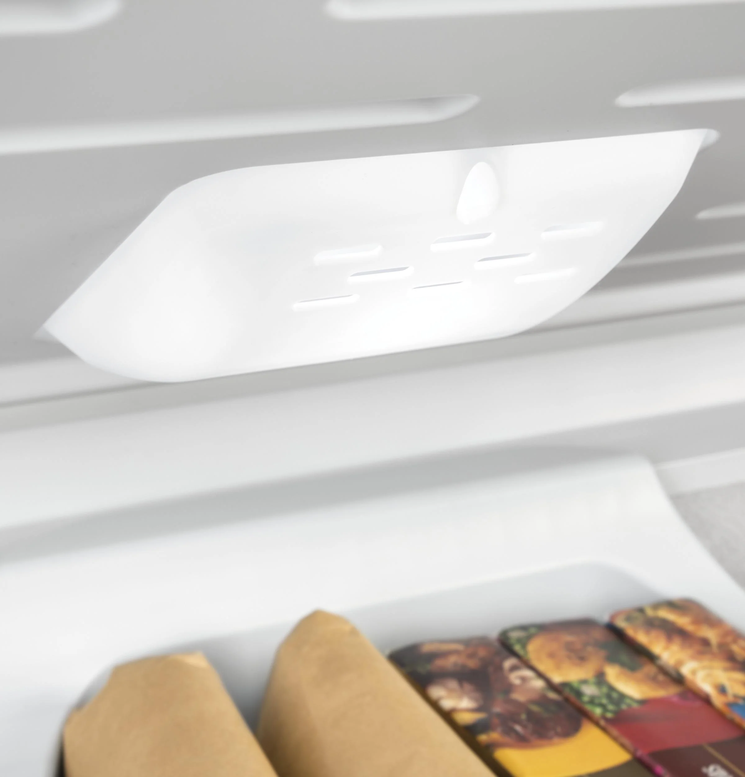 FCM22DLWW GE® ENERGY STAR® 21.7 Cu. Ft. Manual Defrost Chest Freezer - Image 8
