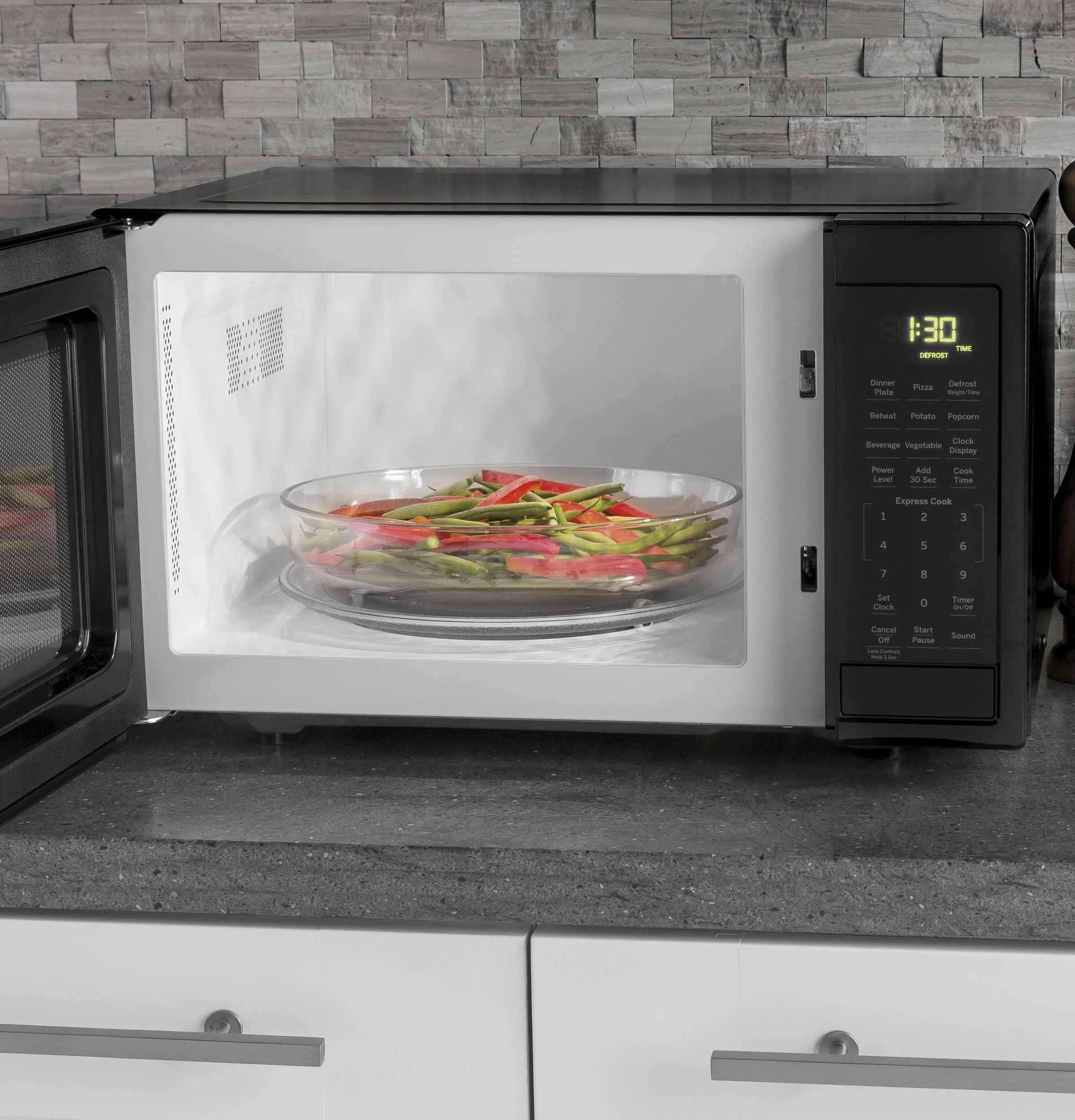 GCST09U1WSS GE® 0.9 Cu. Ft. Capacity Smart Countertop Microwave Oven with Scan-To-Cook Technology - Image 8