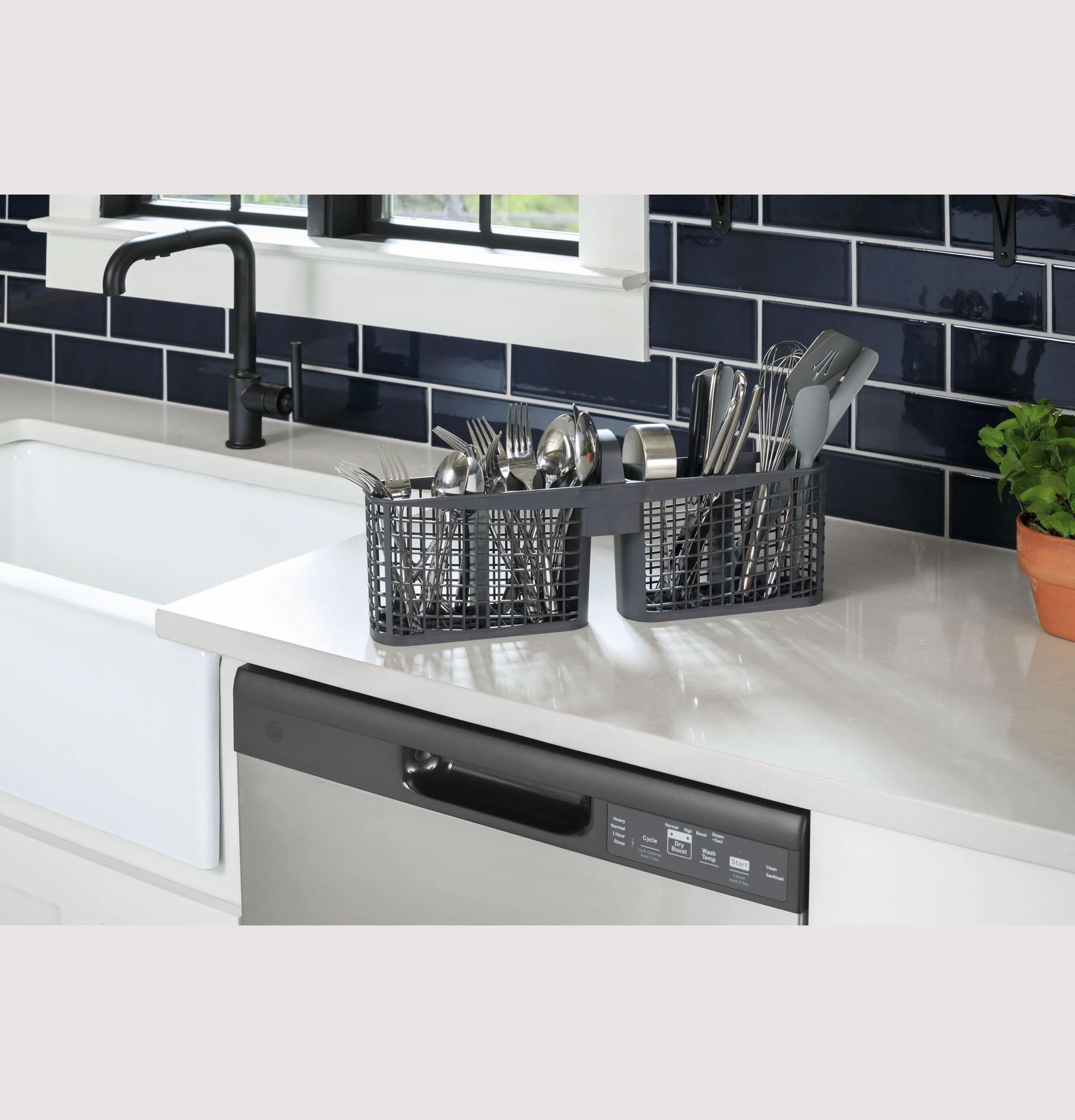 GDF450PSRSS GE® Dishwasher with Front Controls - Image 9