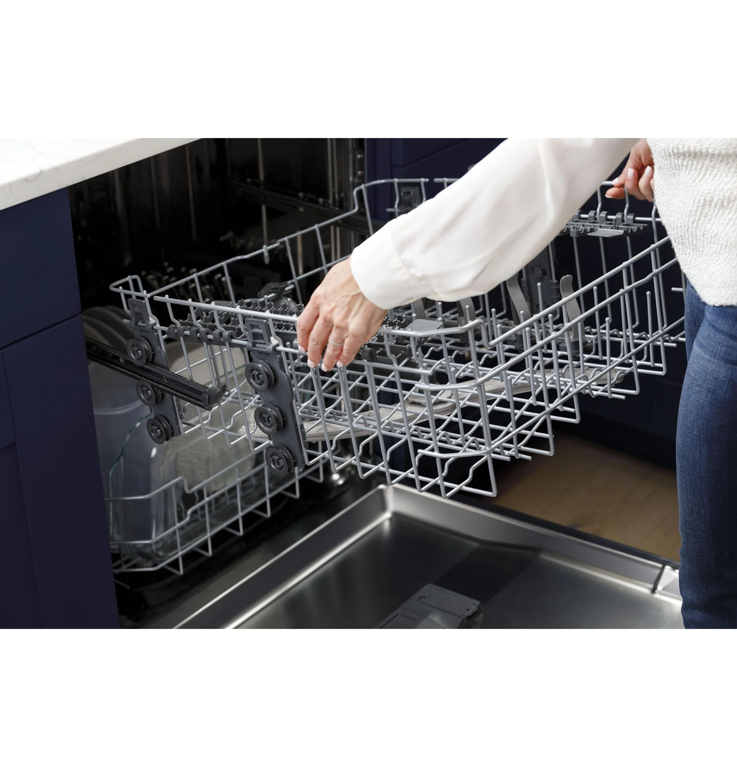 GE® Front Control with Stainless Steel Interior Dishwasher with Sanitize Cycle & Dry Boost - Image 18