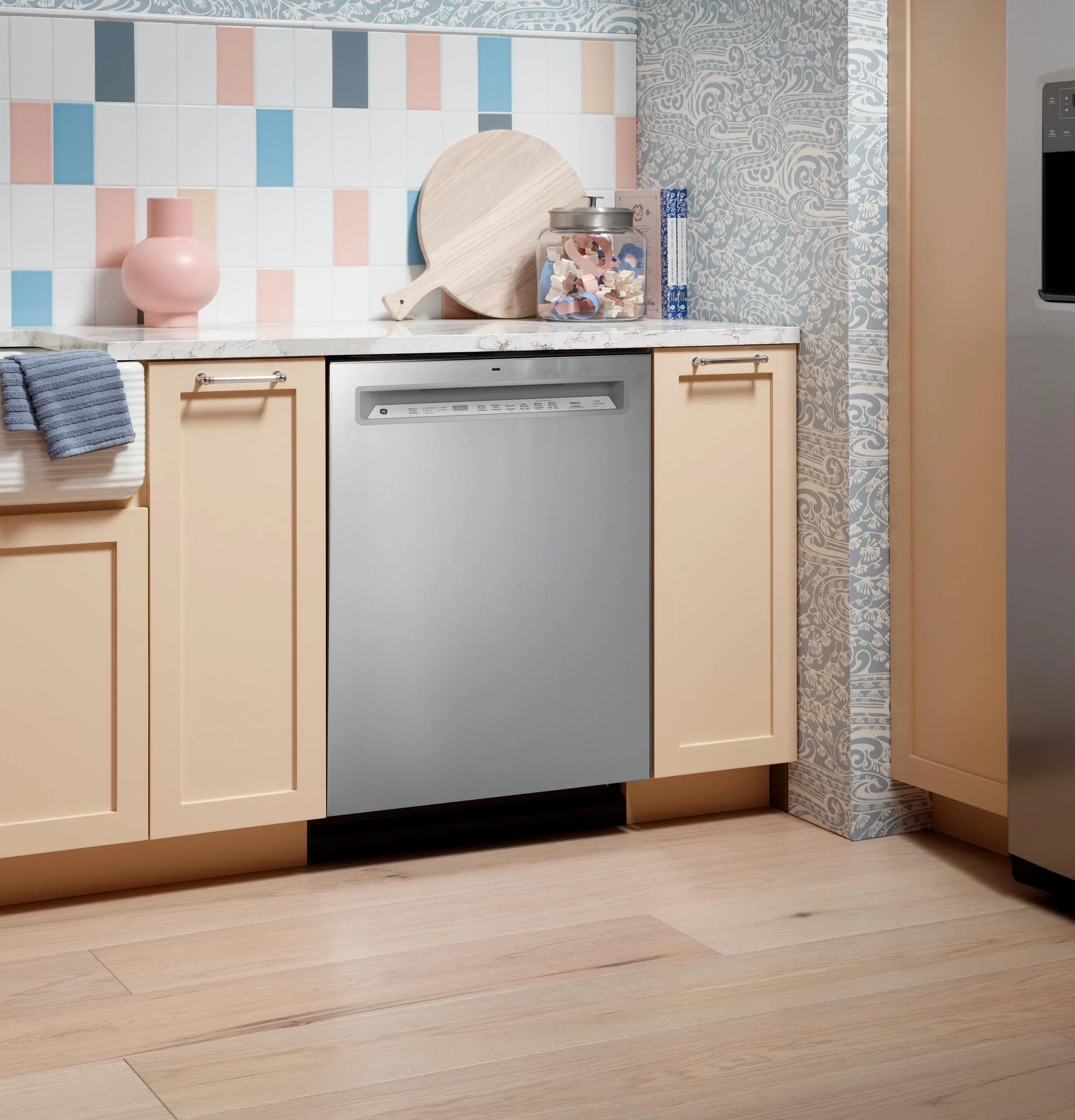 GDF650SMVES GE® ENERGY STAR® Front Control with Stainless Steel Interior Dishwasher with Sanitize Cycle - Image 5