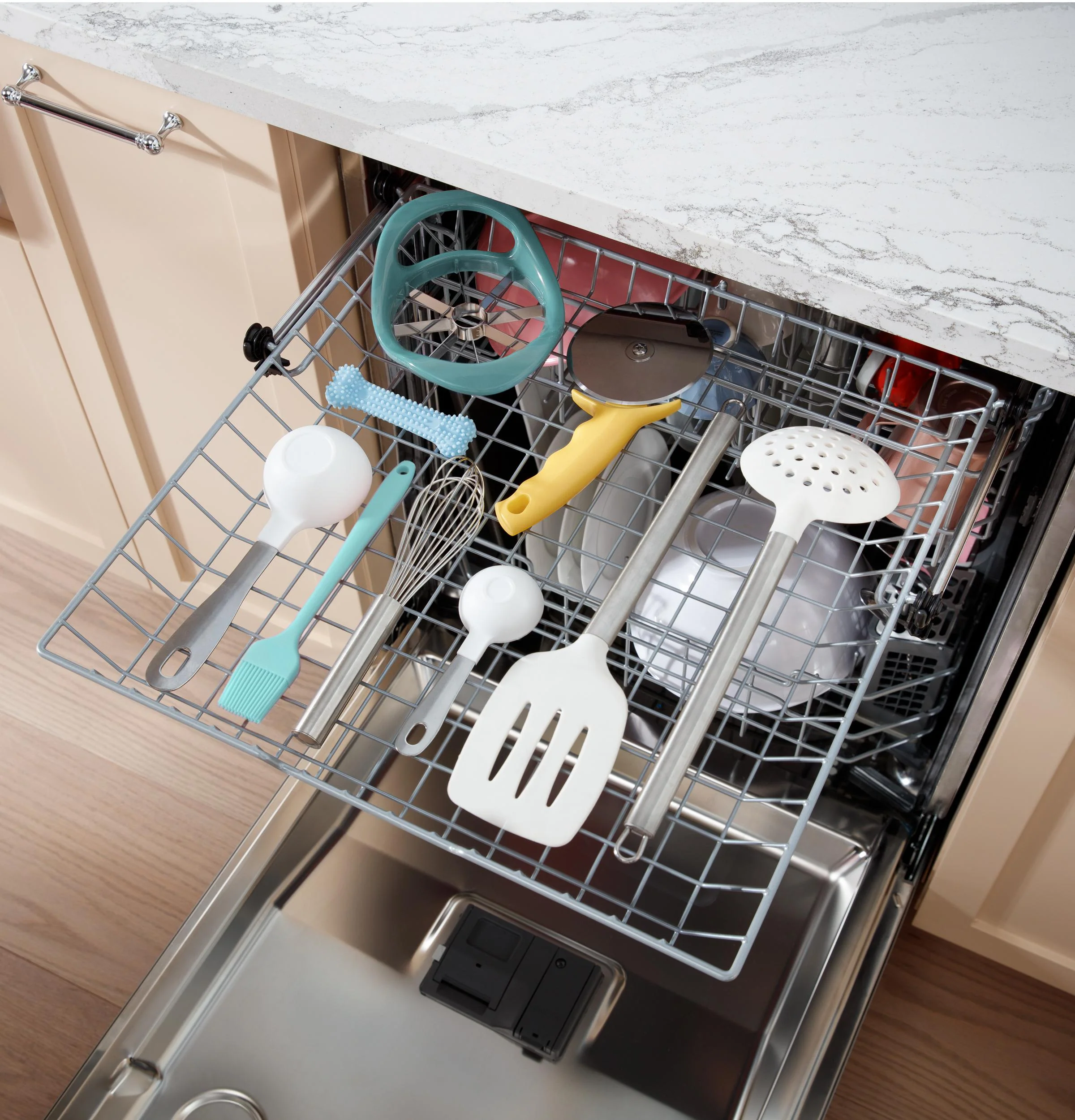 GDF650SYVFS GE® ENERGY STAR® Front Control with Stainless Steel Interior Dishwasher with Sanitize Cycle - Image 11