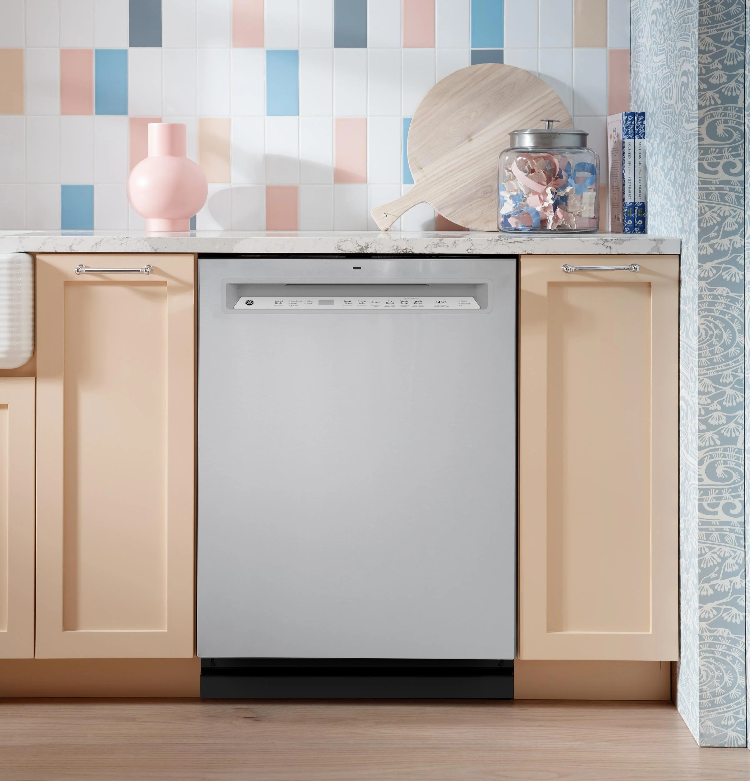 GDF650SYVFS GE® ENERGY STAR® Front Control with Stainless Steel Interior Dishwasher with Sanitize Cycle - Image 6