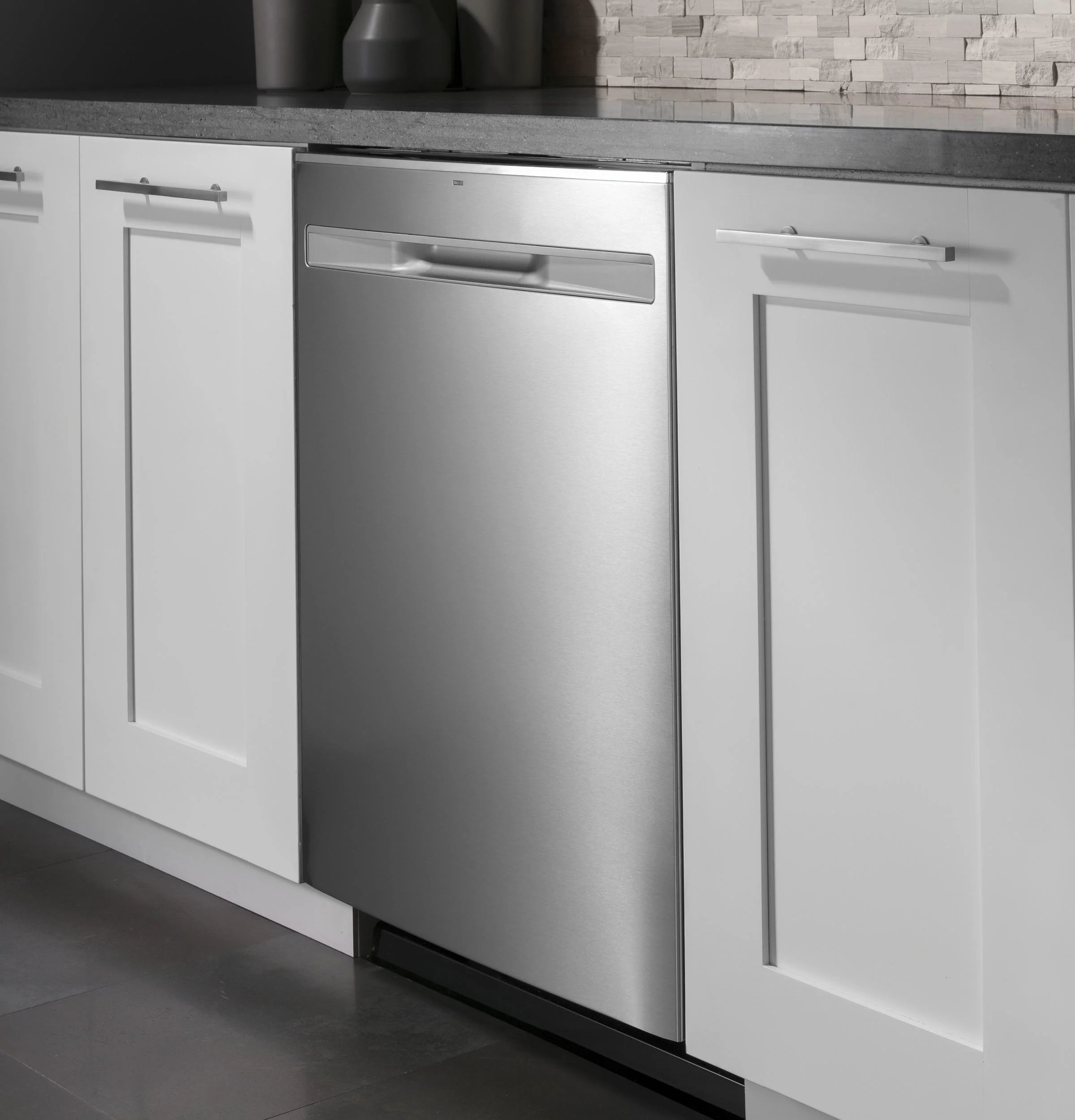 GE® Fingerprint Resistant Top Control with Stainless Steel Interior Dishwasher with Sanitize Cycle & Dry Boost - Image 18