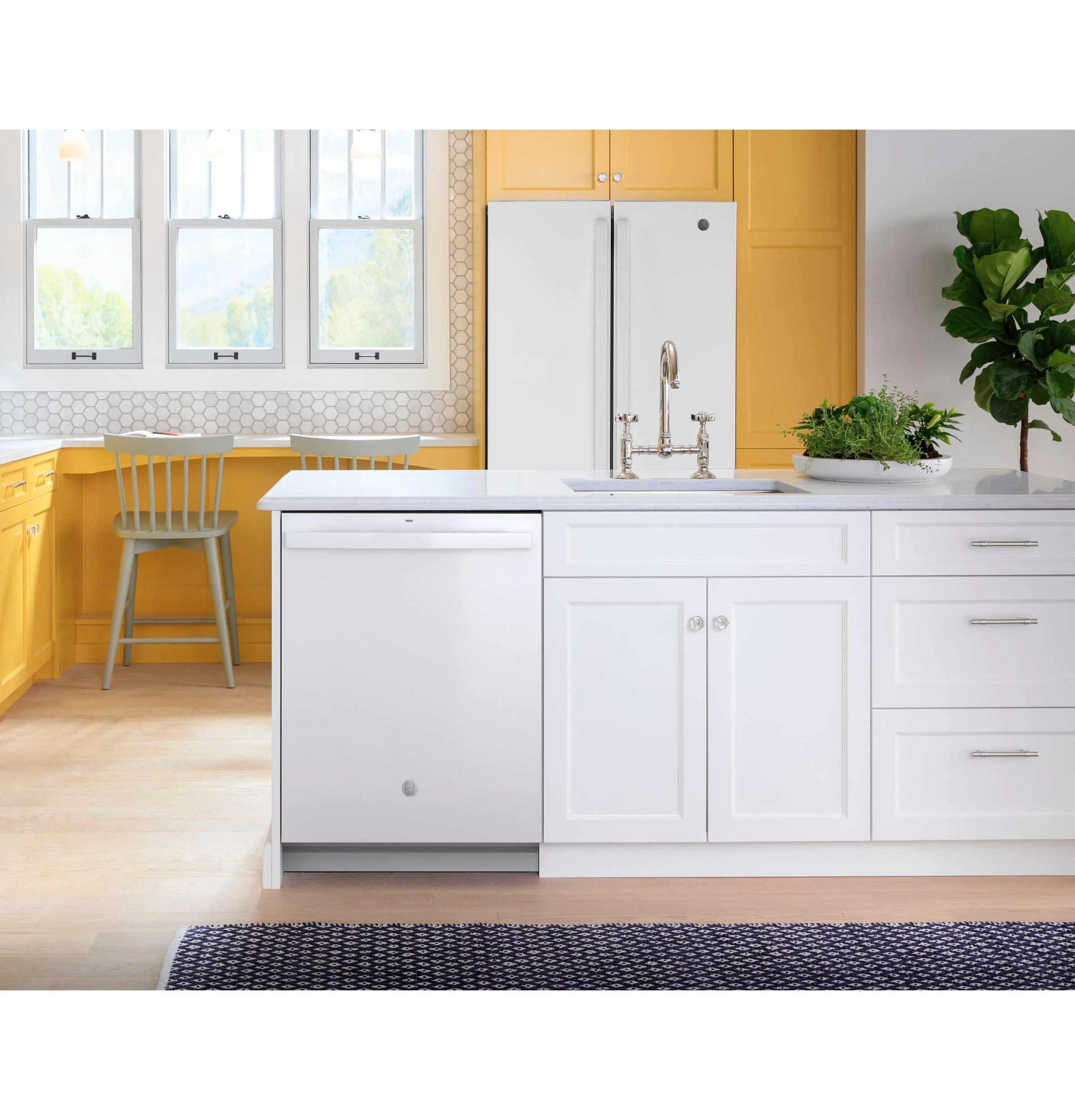 GDT535PGRWW GE® ENERGY STAR® Top Control with Plastic Interior Dishwasher with Sanitize Cycle & Dry Boost - Image 5