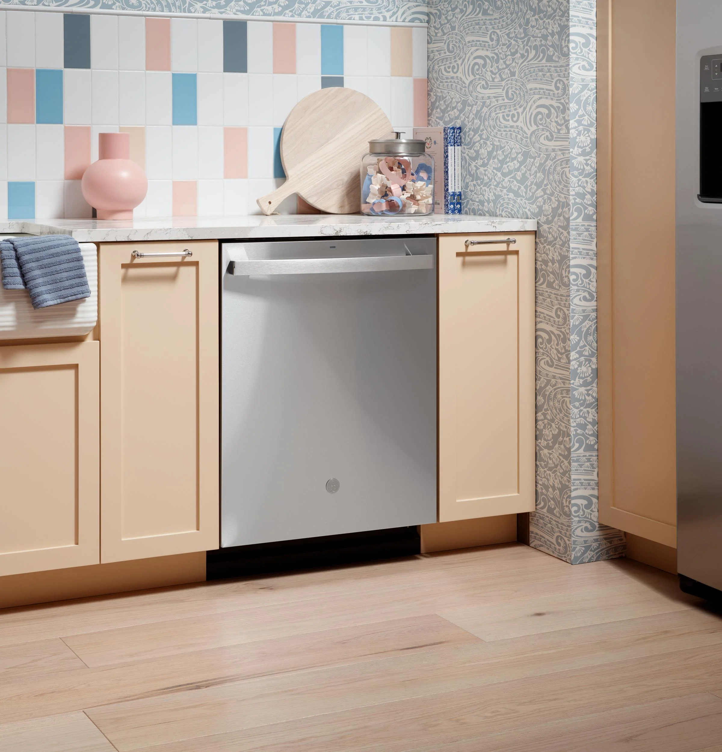 GDT650SMVES GE® ENERGY STAR® Fingerprint Resistant Top Control with Stainless Steel Interior Dishwasher with Sanitize Cycle - Image 7
