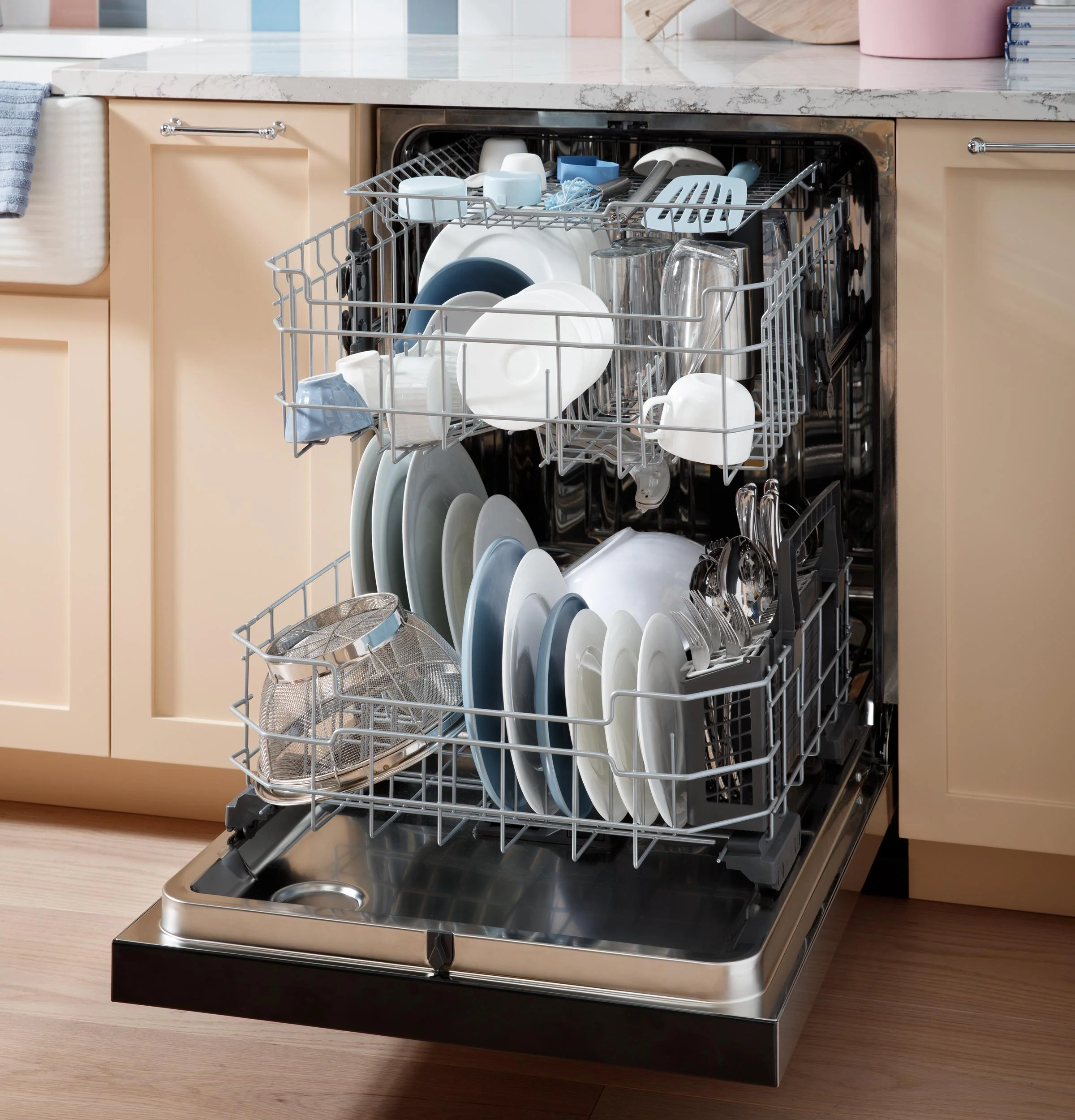 GDT650SYVFS GE® ENERGY STAR® Fingerprint Resistant Top Control with Stainless Steel Interior Dishwasher with Sanitize Cycle - Image 8
