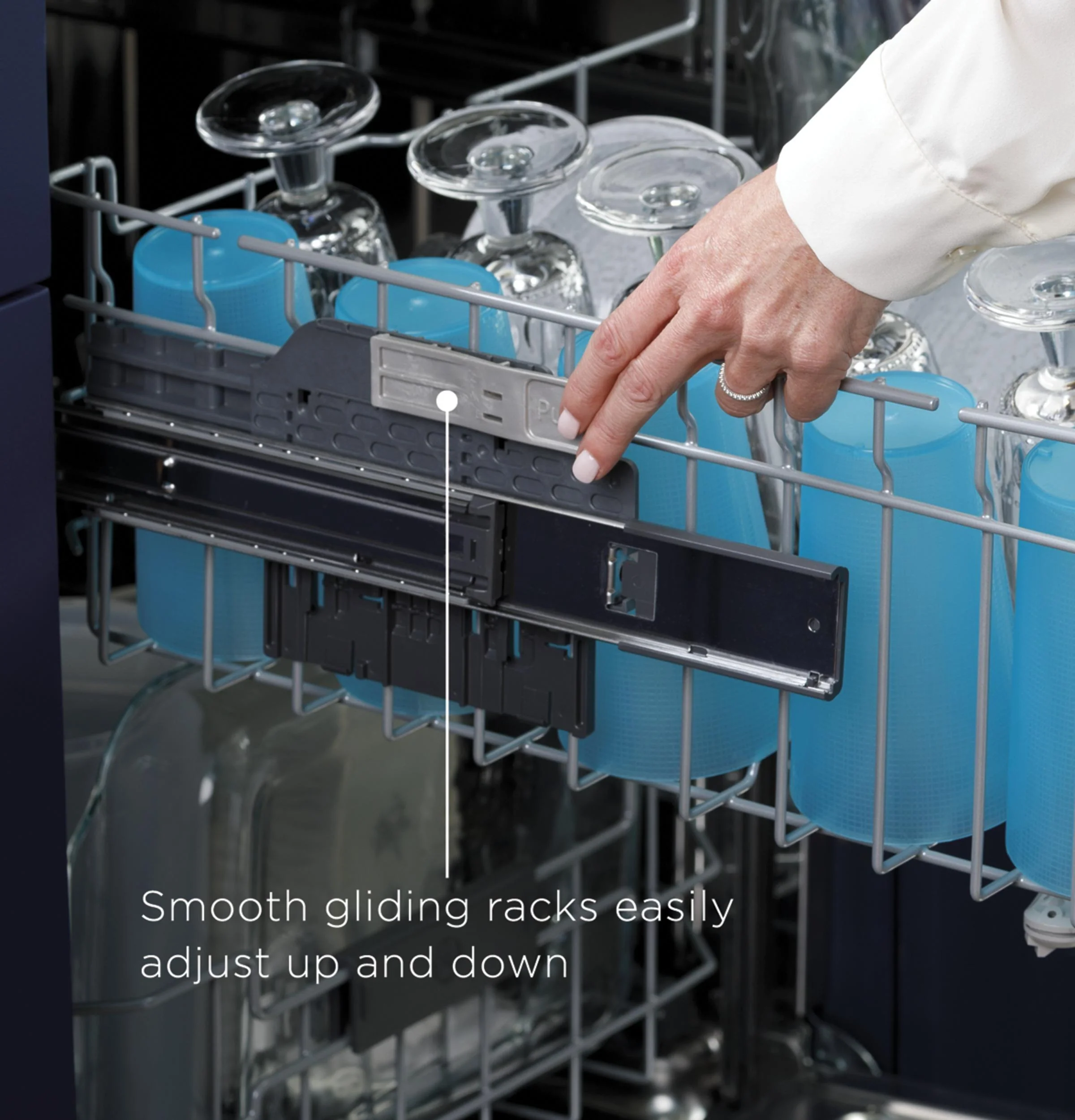 GE® Top Control with Stainless Steel Interior Dishwasher with Sanitize Cycle & Dry Boost with Fan Assist - Image 9