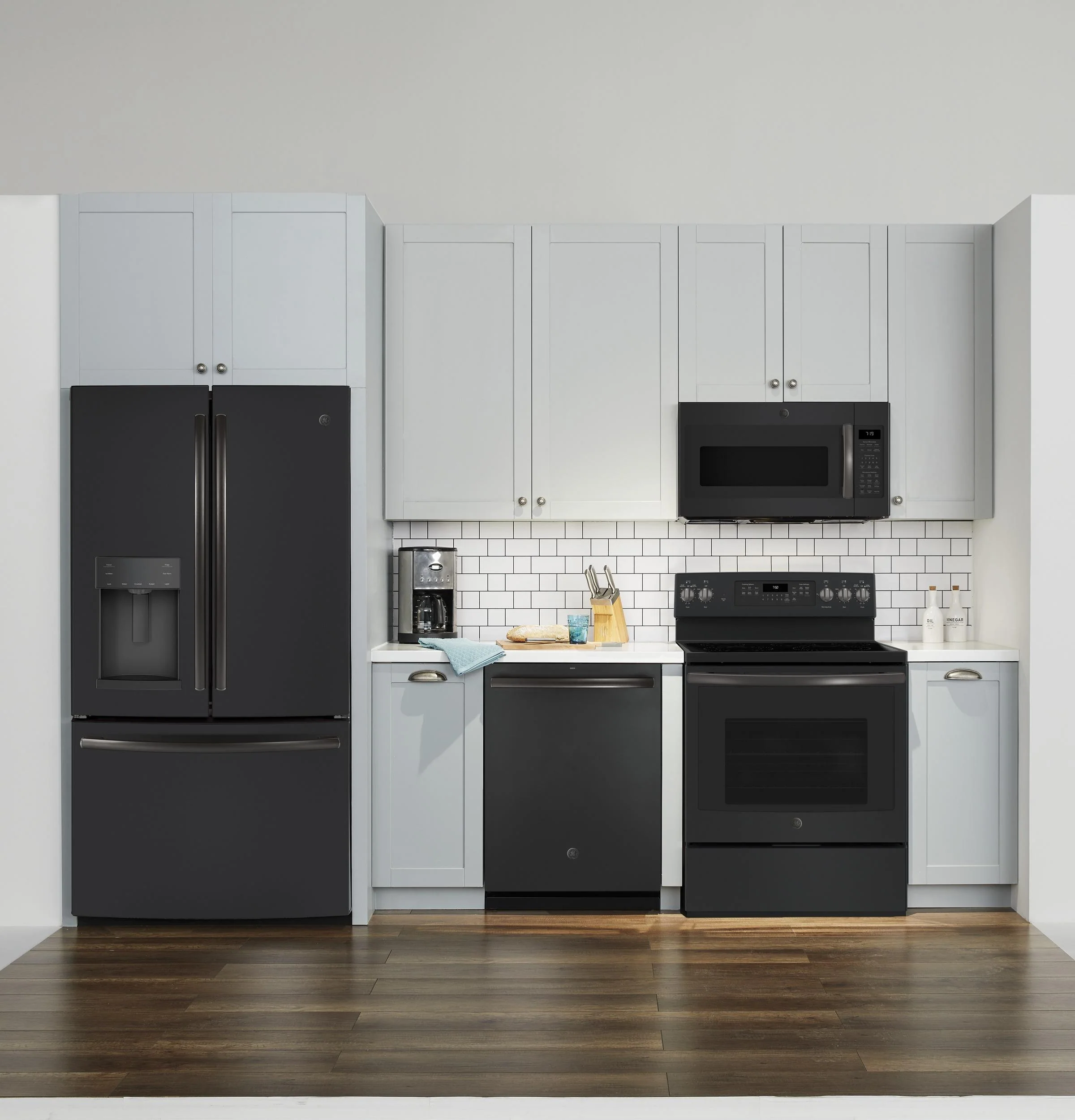 GFD28GELDS GE® 27.7 Cu. Ft. French-Door Refrigerator with Door In Door - Image 18