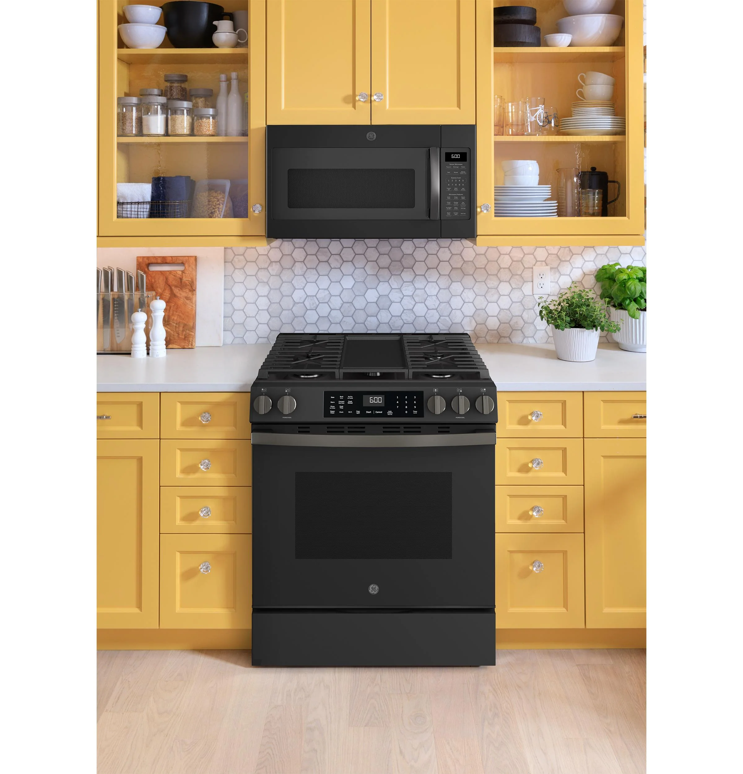 GGS600AVDS GE® 30" Slide-In Front-Control Convection Gas Range with No Preheat Air Fry and EasyWash™ Oven Tray - Image 6