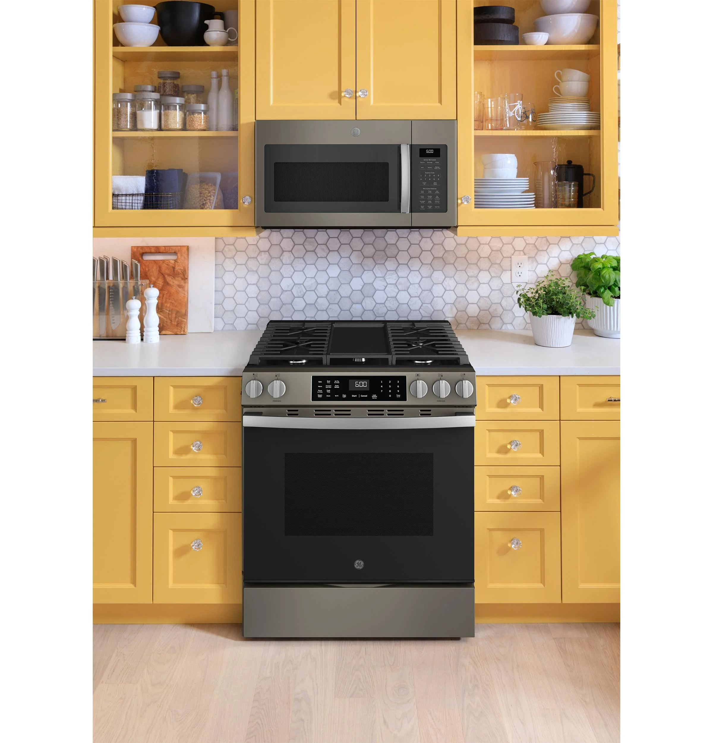 GGS600AVES GE® 30" Slide-In Front-Control Convection Gas Range with No Preheat Air Fry and EasyWash™ Oven Tray - Image 6
