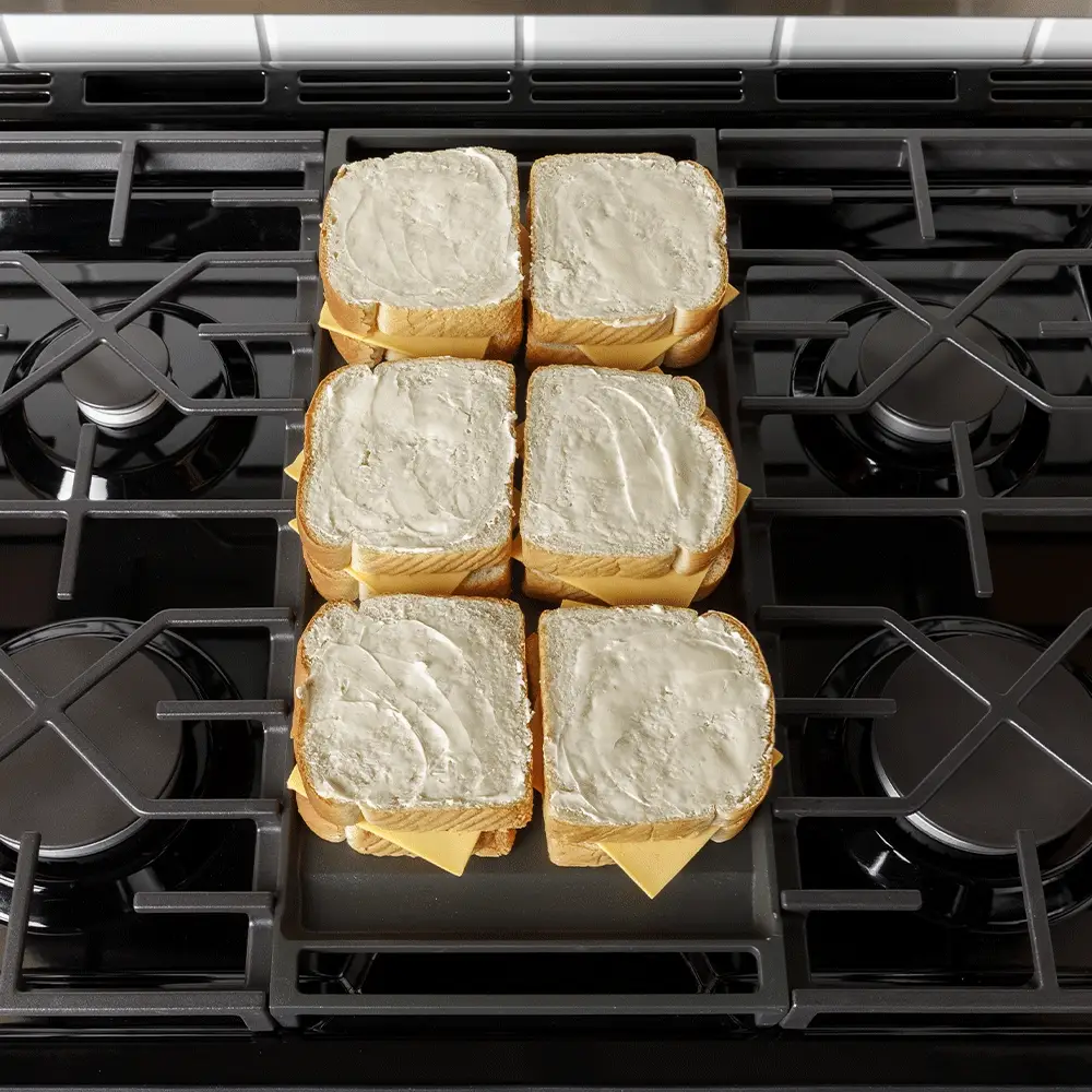 GGS600AVWW GE® 30" Slide-In Front-Control Convection Gas Range with No Preheat Air Fry and EasyWash™ Oven Tray - Image 28