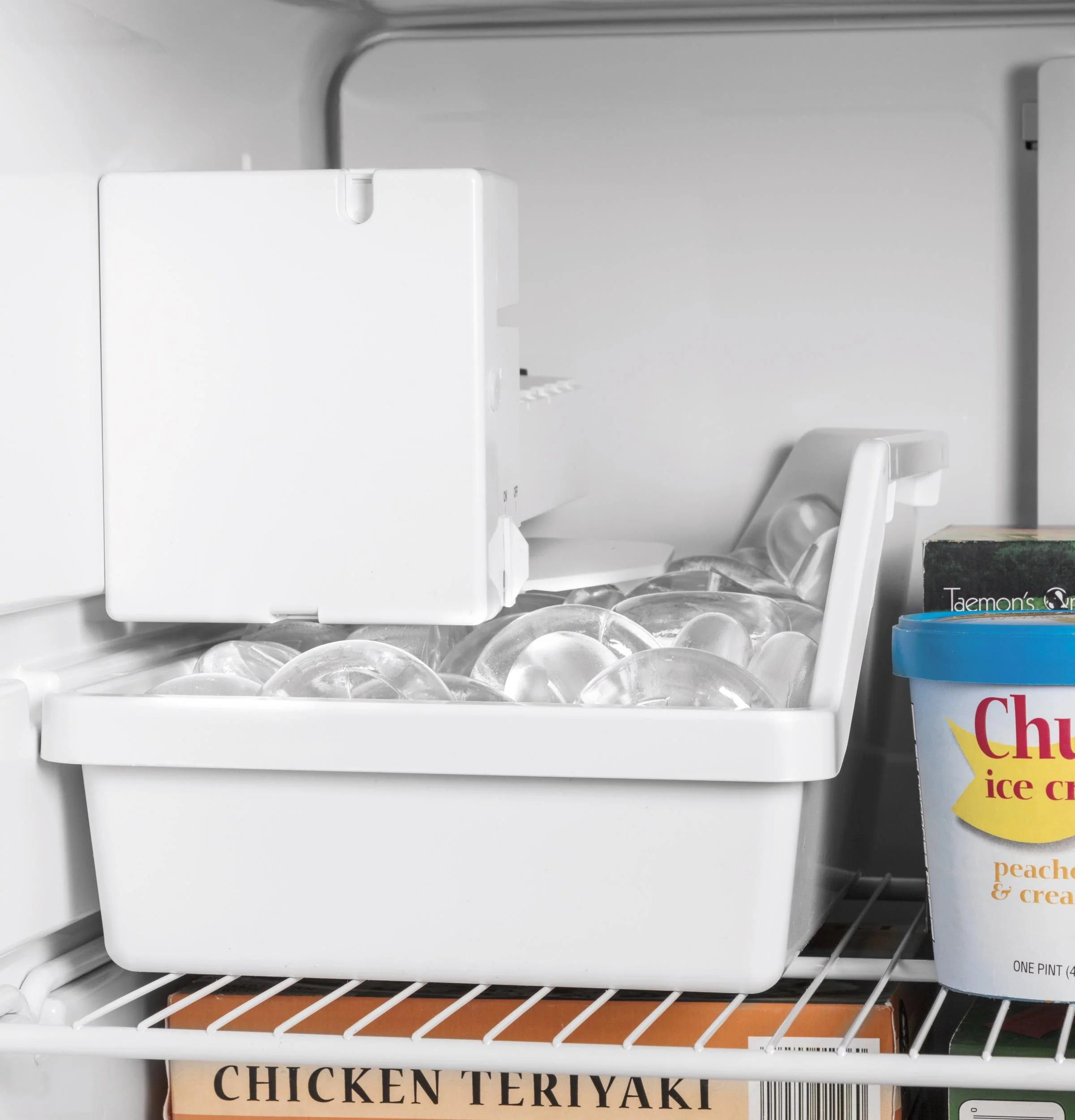 GIE17GSNRSS GE® ENERGY STAR® 16.6 Cu. Ft. Top-Freezer Refrigerator - Image 6
