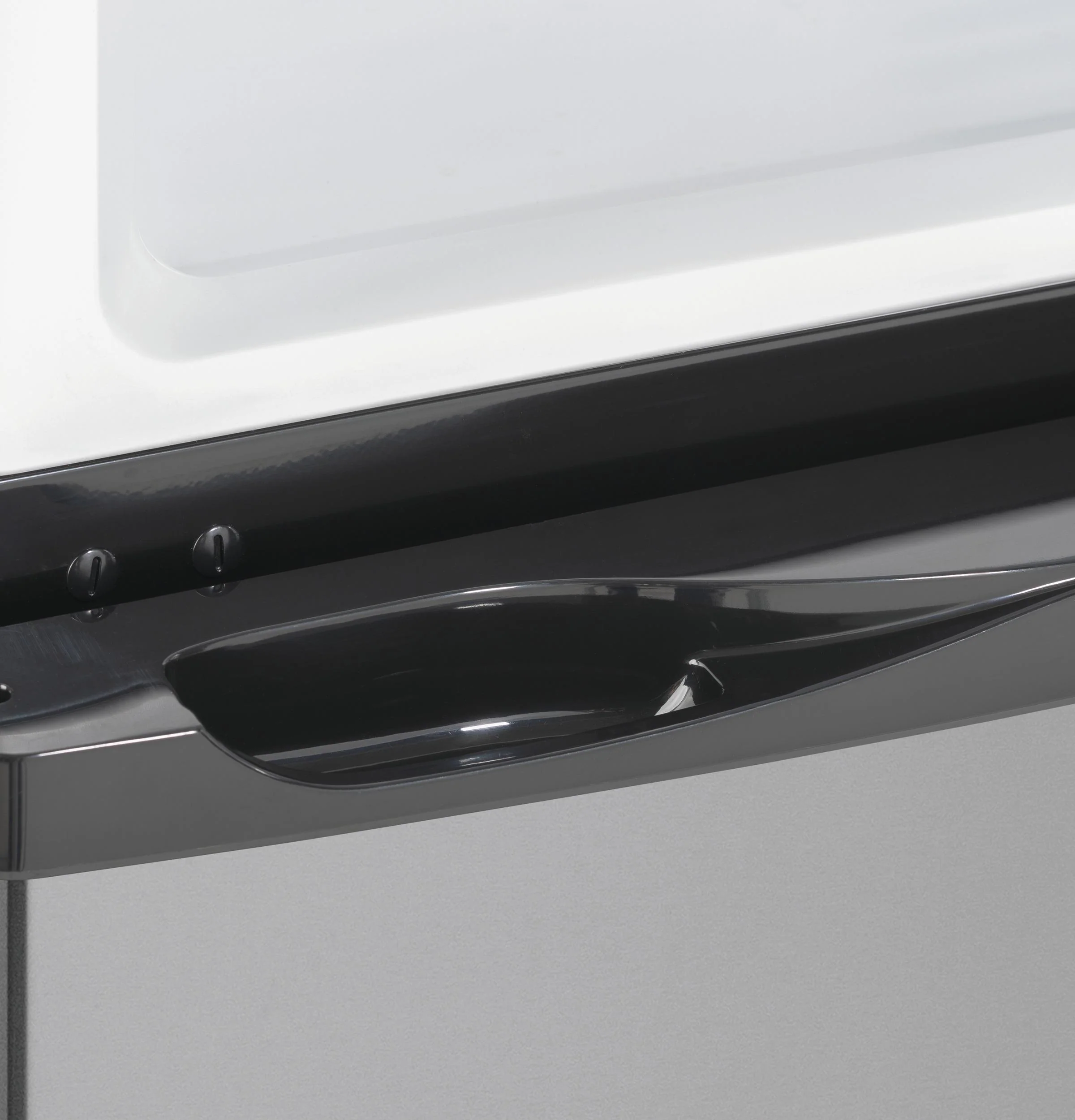 GPV10FSNSB GE® 9.8 Cu. Ft. 12 Volt DC Power Top-Freezer Refrigerator - Image 6