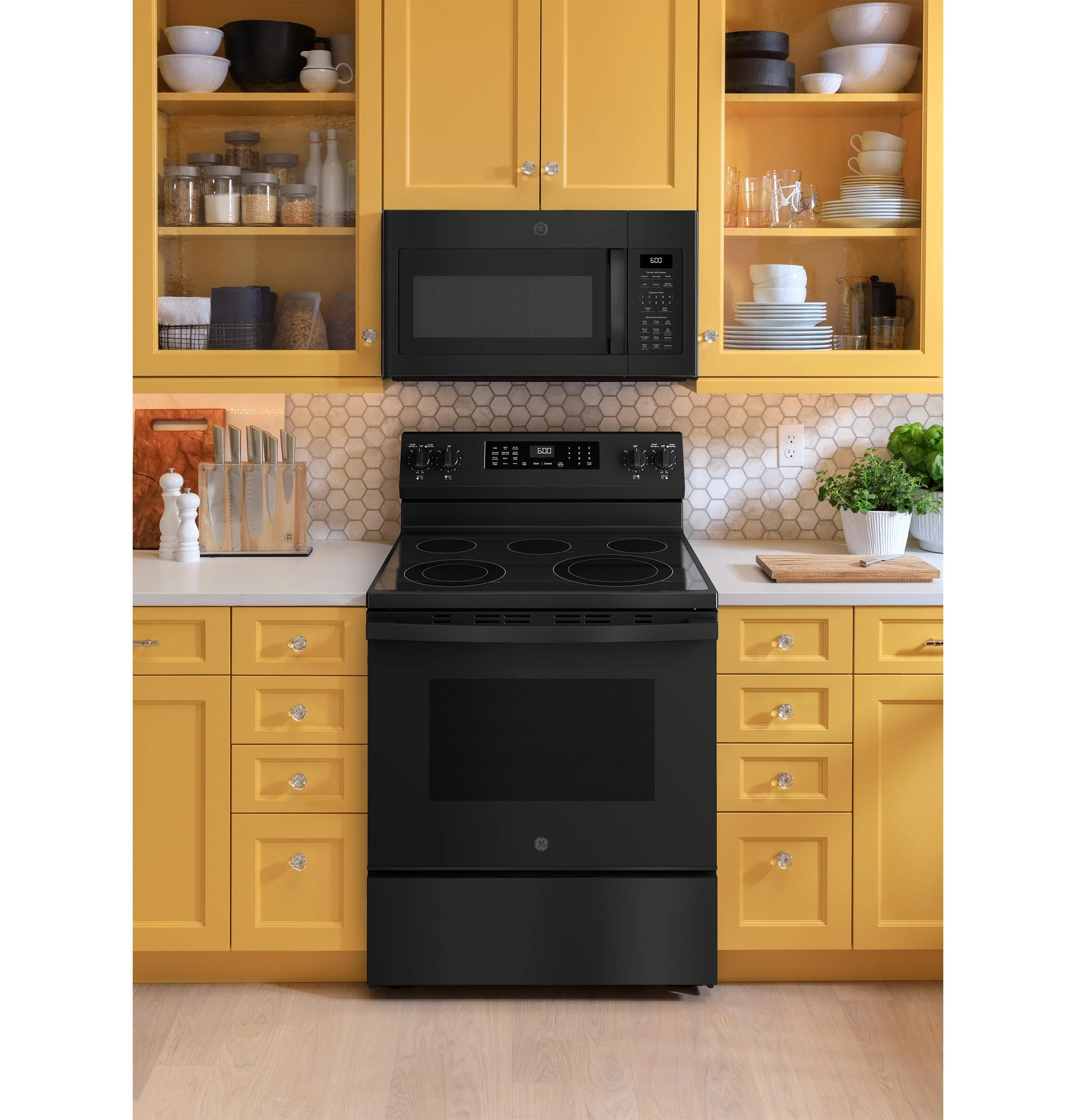 GRF600AVBB GE® ENERGY STAR® 30" Free-Standing Electric Convection Range with No Preheat Air Fry and EasyWash™ Oven Tray - Image 6