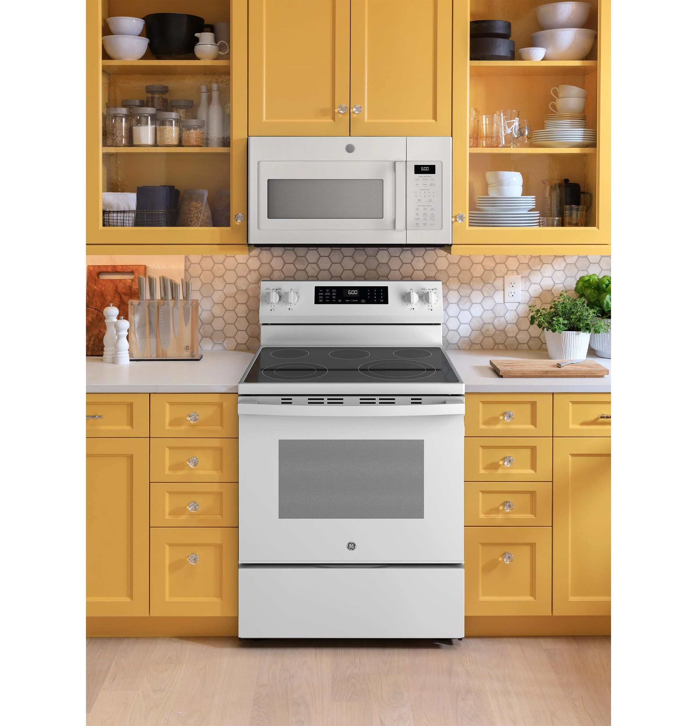 GRF600AVWW GE® ENERGY STAR® 30" Free-Standing Electric Convection Range with No Preheat Air Fry and EasyWash™ Oven Tray - Image 6