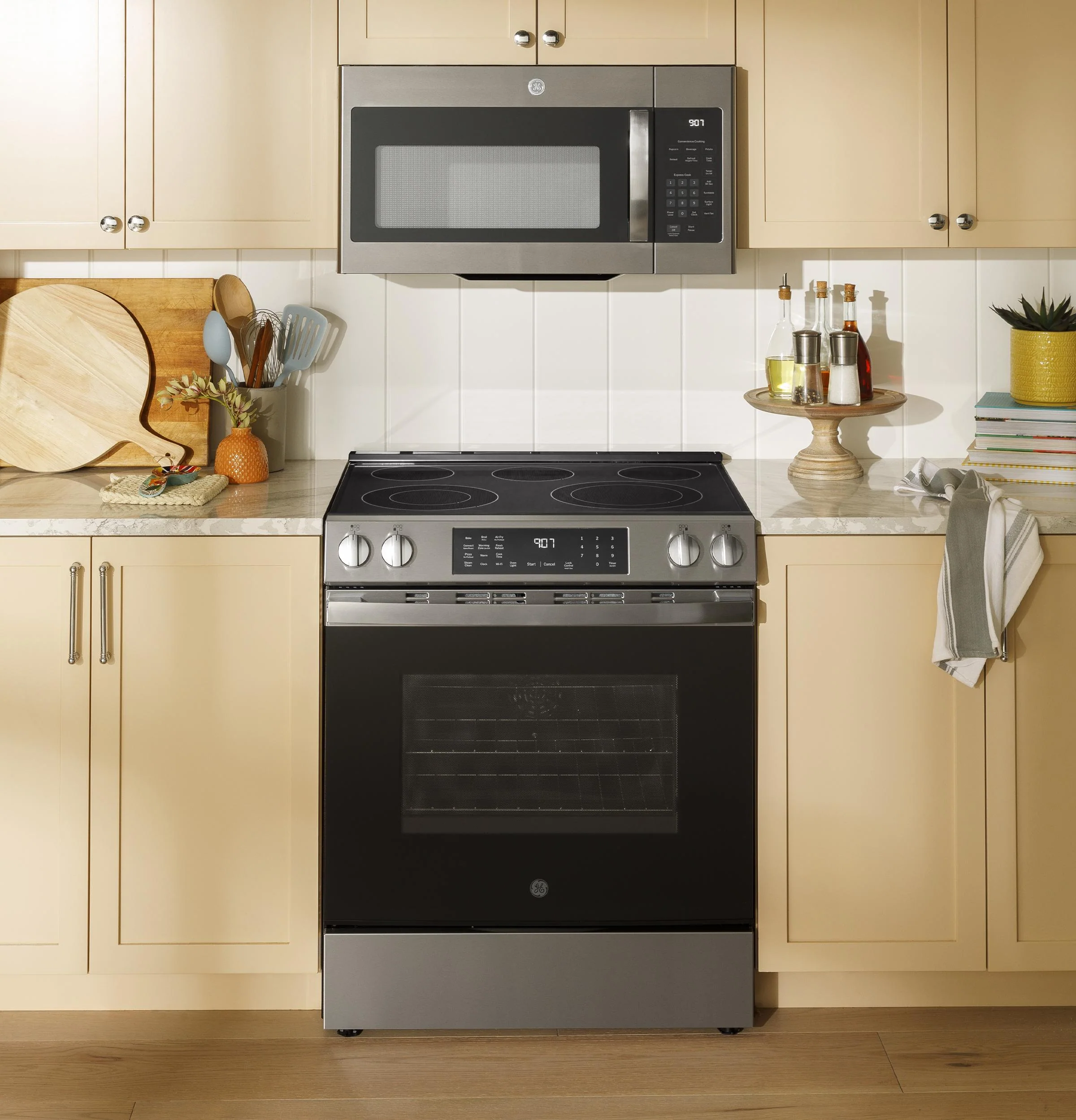 GRS600AVFS GE® ENERGY STAR® 30" Slide-In Electric Convection Range with No Preheat Air Fry and EasyWash™ Oven Tray - Image 6