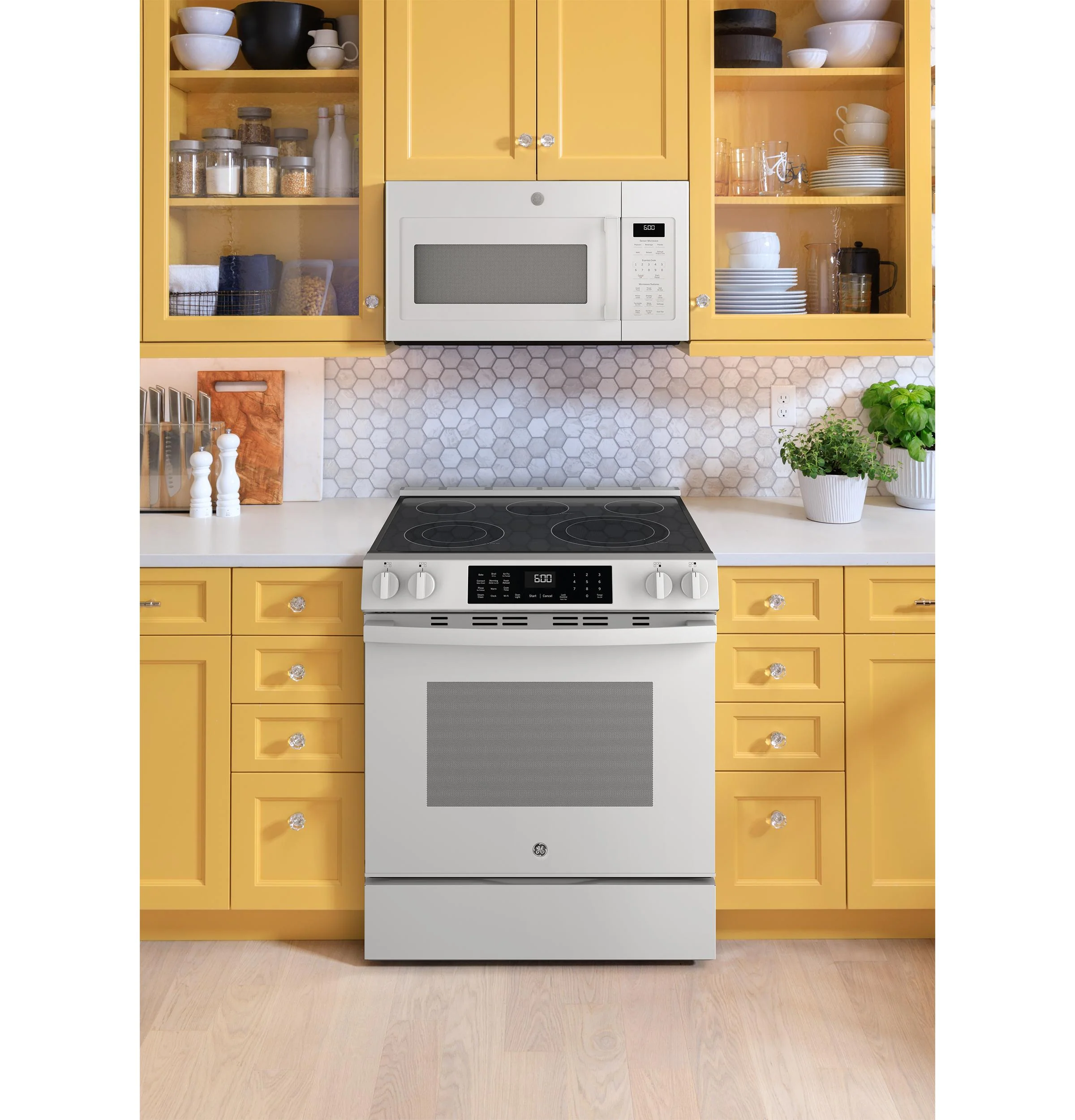 GRS600AVWW GE® ENERGY STAR® 30" Slide-In Electric Convection Range with No Preheat Air Fry and EasyWash™ Oven Tray - Image 6