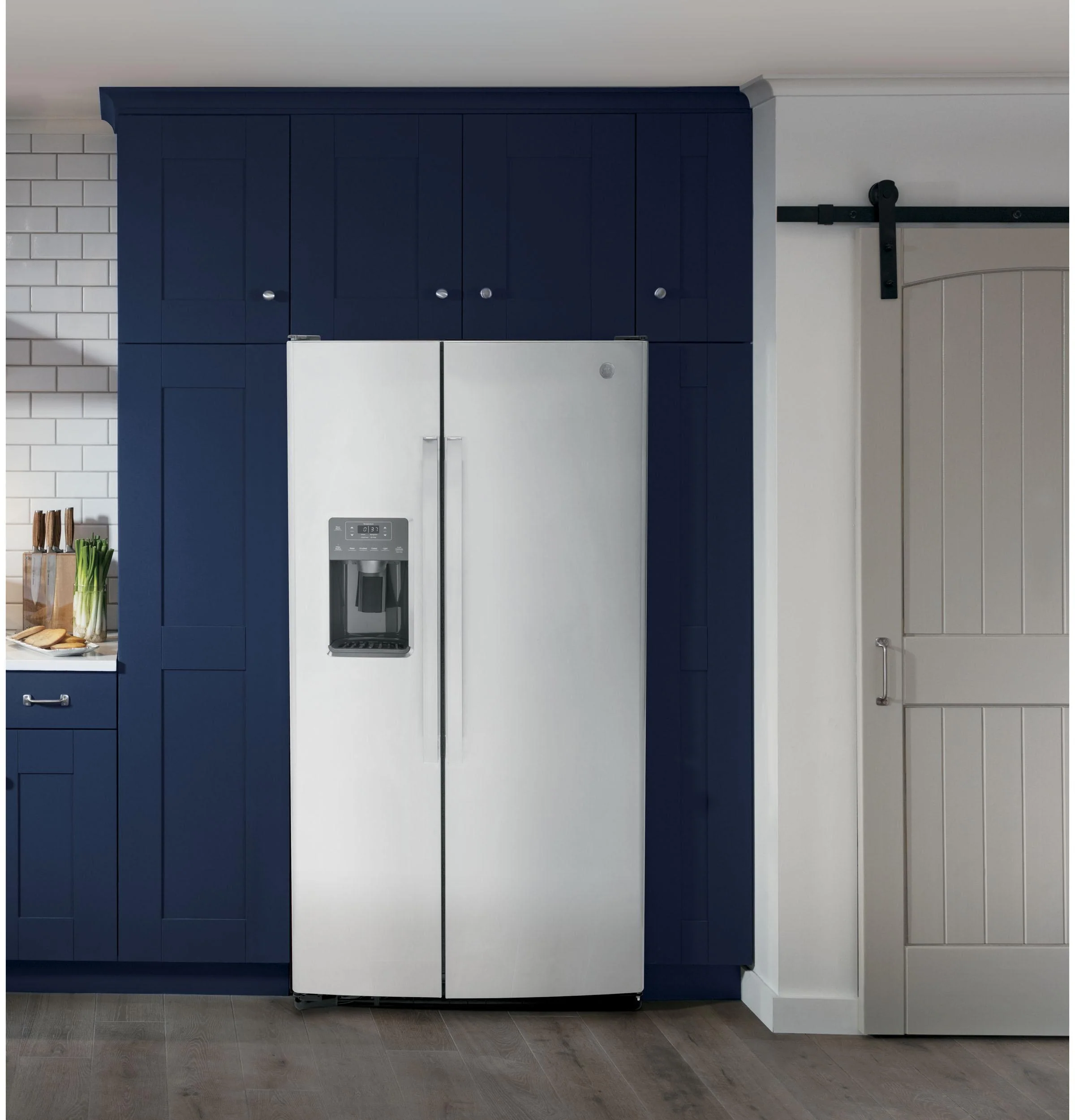 GSS25GYPFS GE 25.3 Cu. Ft. Side-By-Side Refrigerator - Image 7