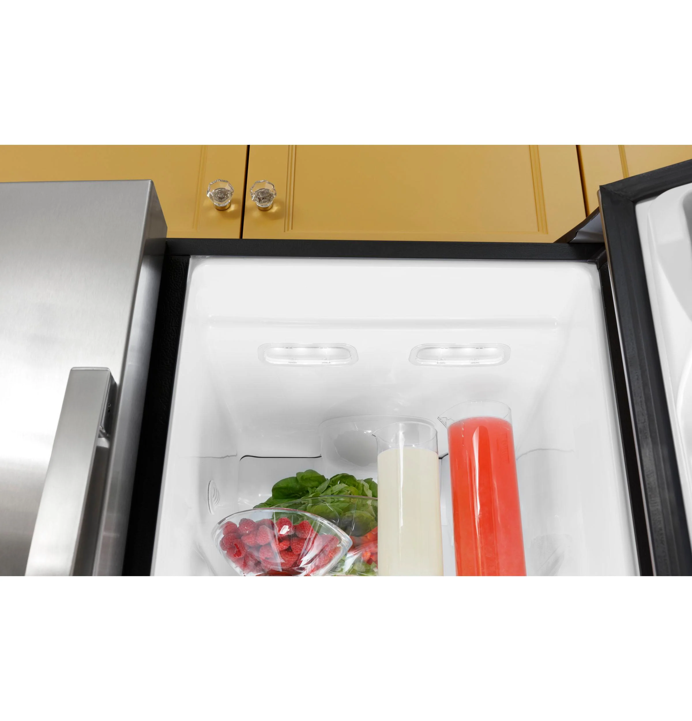 GSS25GYPFS GE 25.3 Cu. Ft. Side-By-Side Refrigerator - Image 8