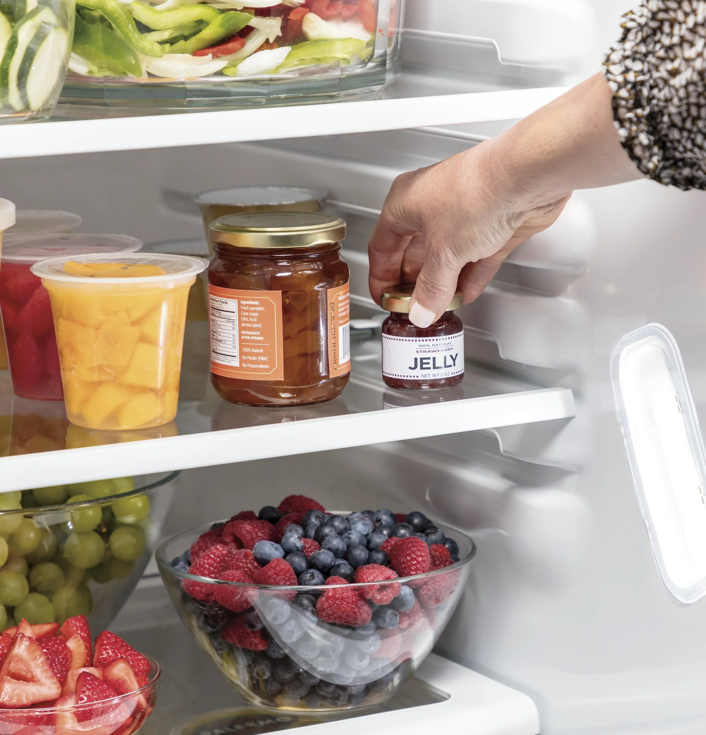 GSS25IYNFS GE 25.1 Cu. Ft. Fingerprint Resistant Side-By-Side Refrigerator - Image 10
