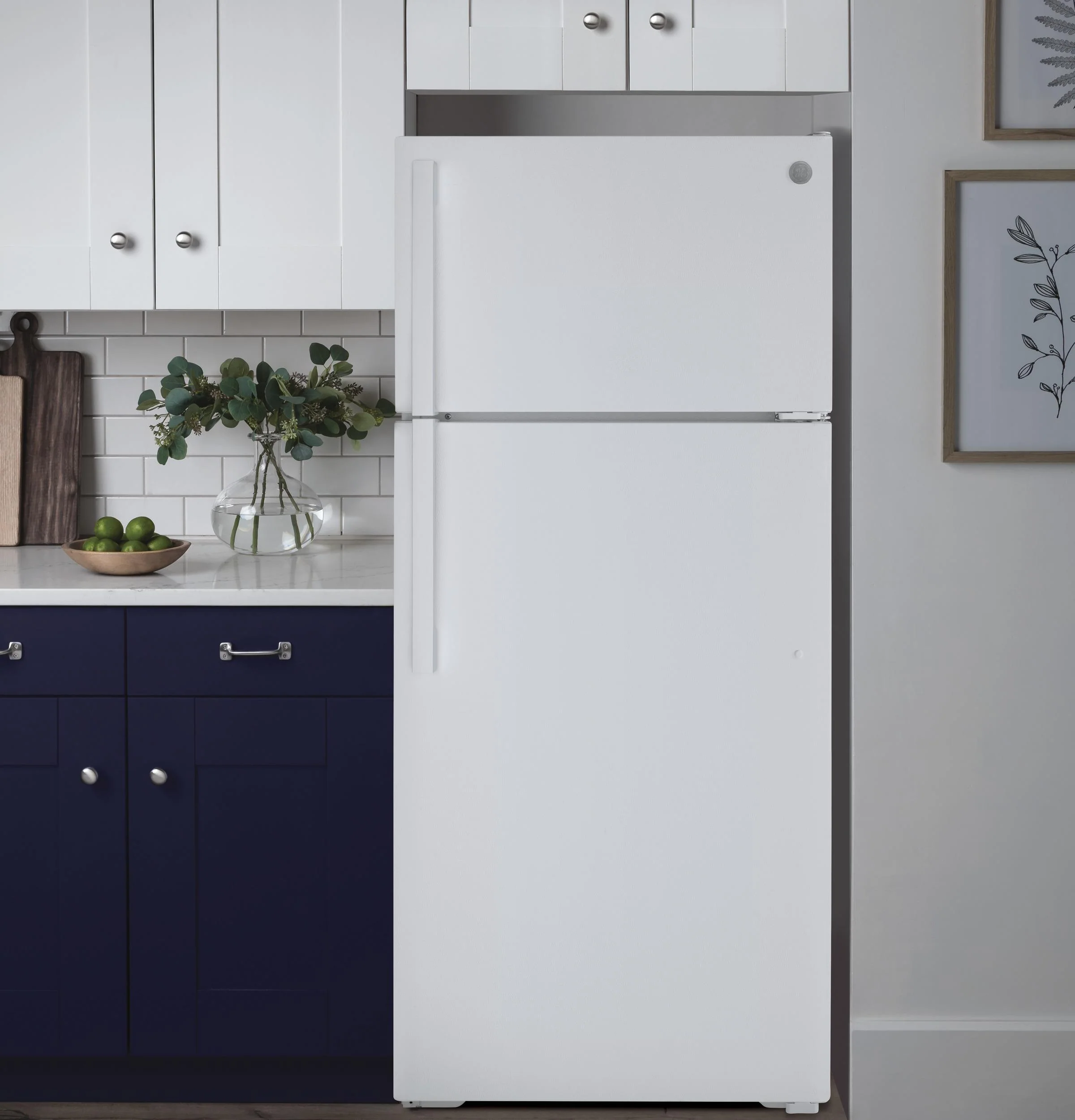 GTS22KGNRWW GE® 21.9 Cu. Ft. Garage Ready Top-Freezer Refrigerator - Image 7