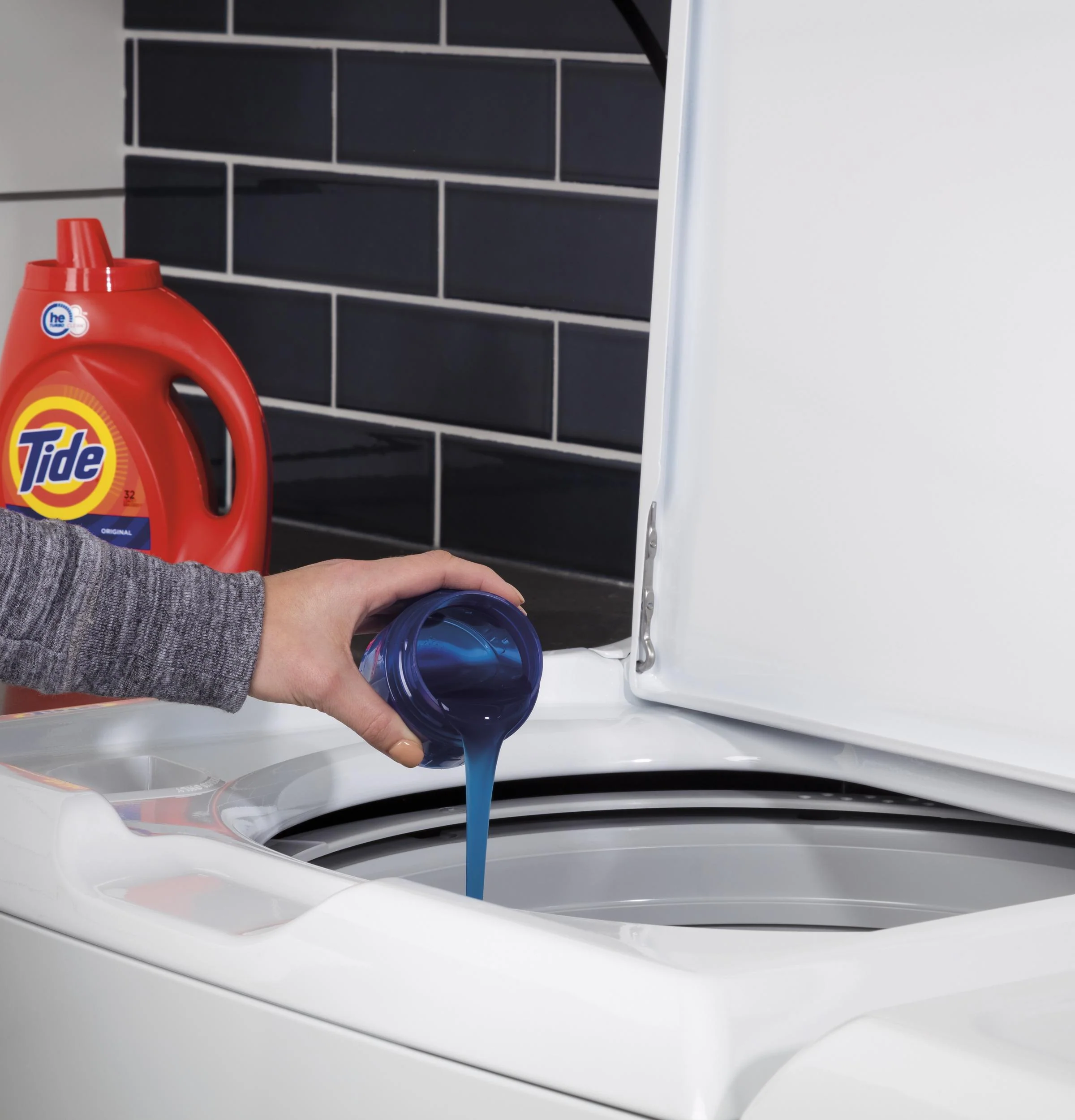 GTW500ASNWS GE® ENERGY STAR® 4.6 cu. ft. Capacity Washer with Stainless Steel Basket - Image 10