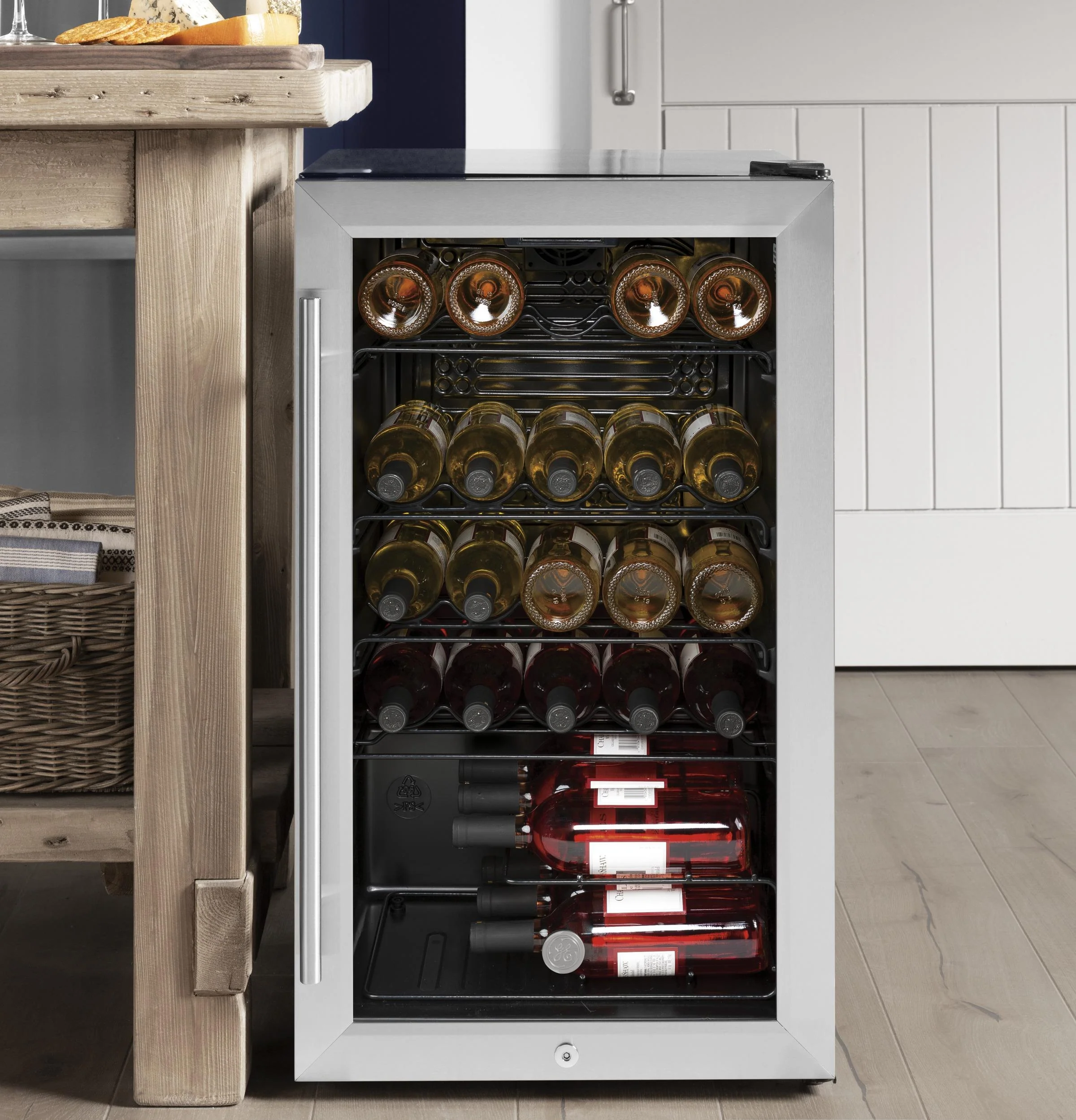 GWS04HAESS GE® Wine Center - Image 18
