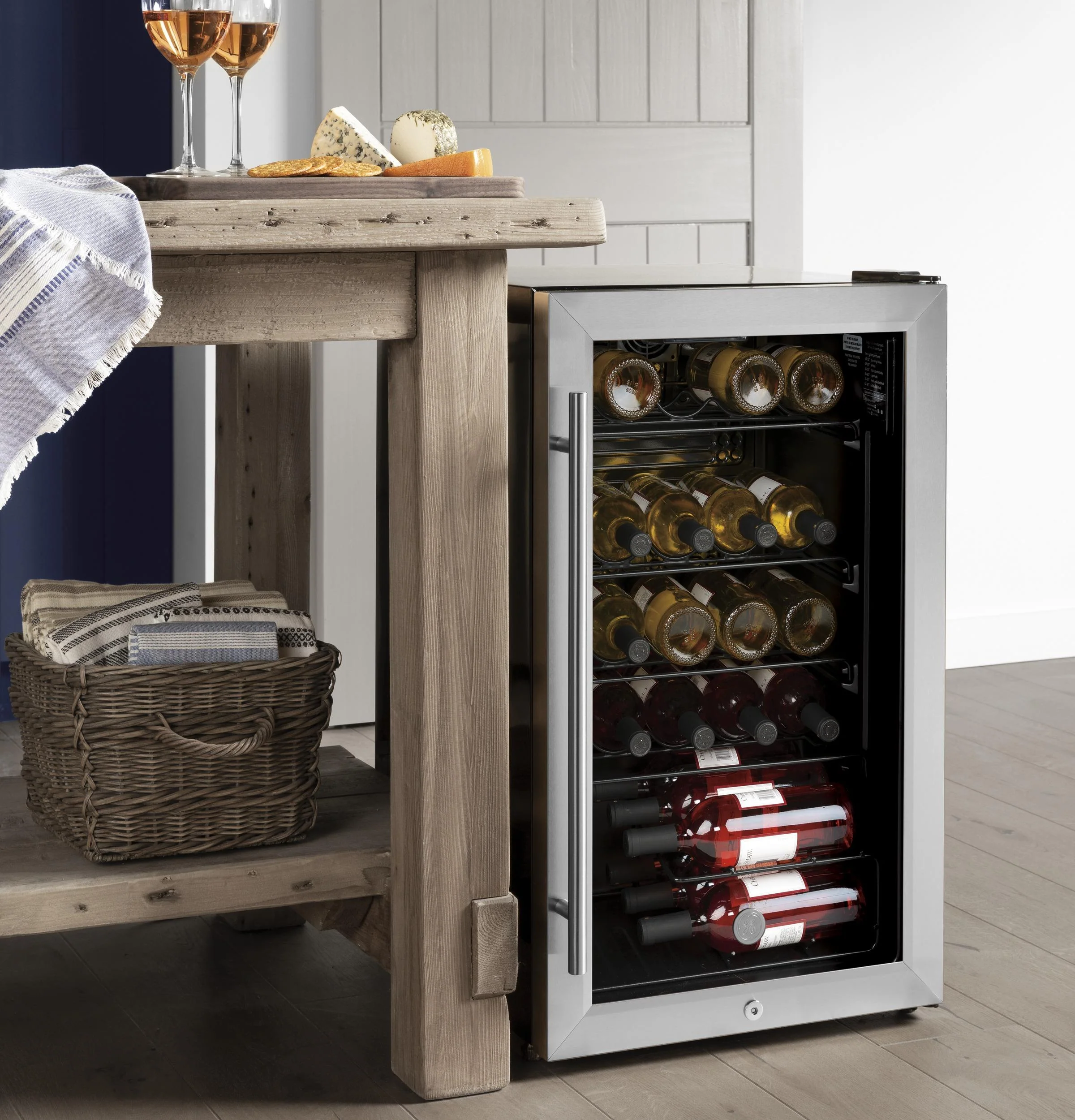 GWS04HAESS GE® Wine Center - Image 19