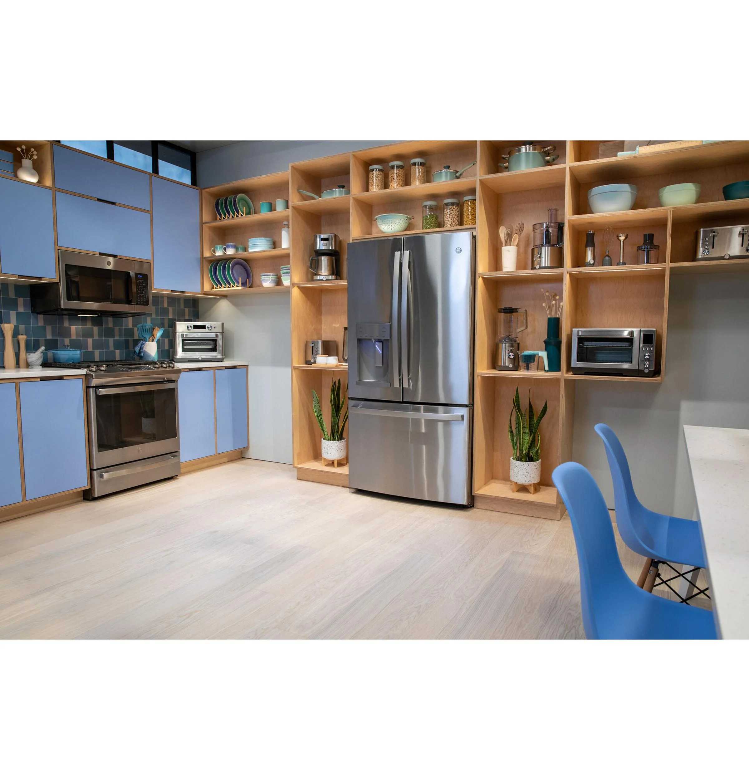 GYE22GYNFS GE ENERGY STAR 22.1 Cu. Ft. Counter-Depth Fingerprint Resistant French-Door Refrigerator - Image 36