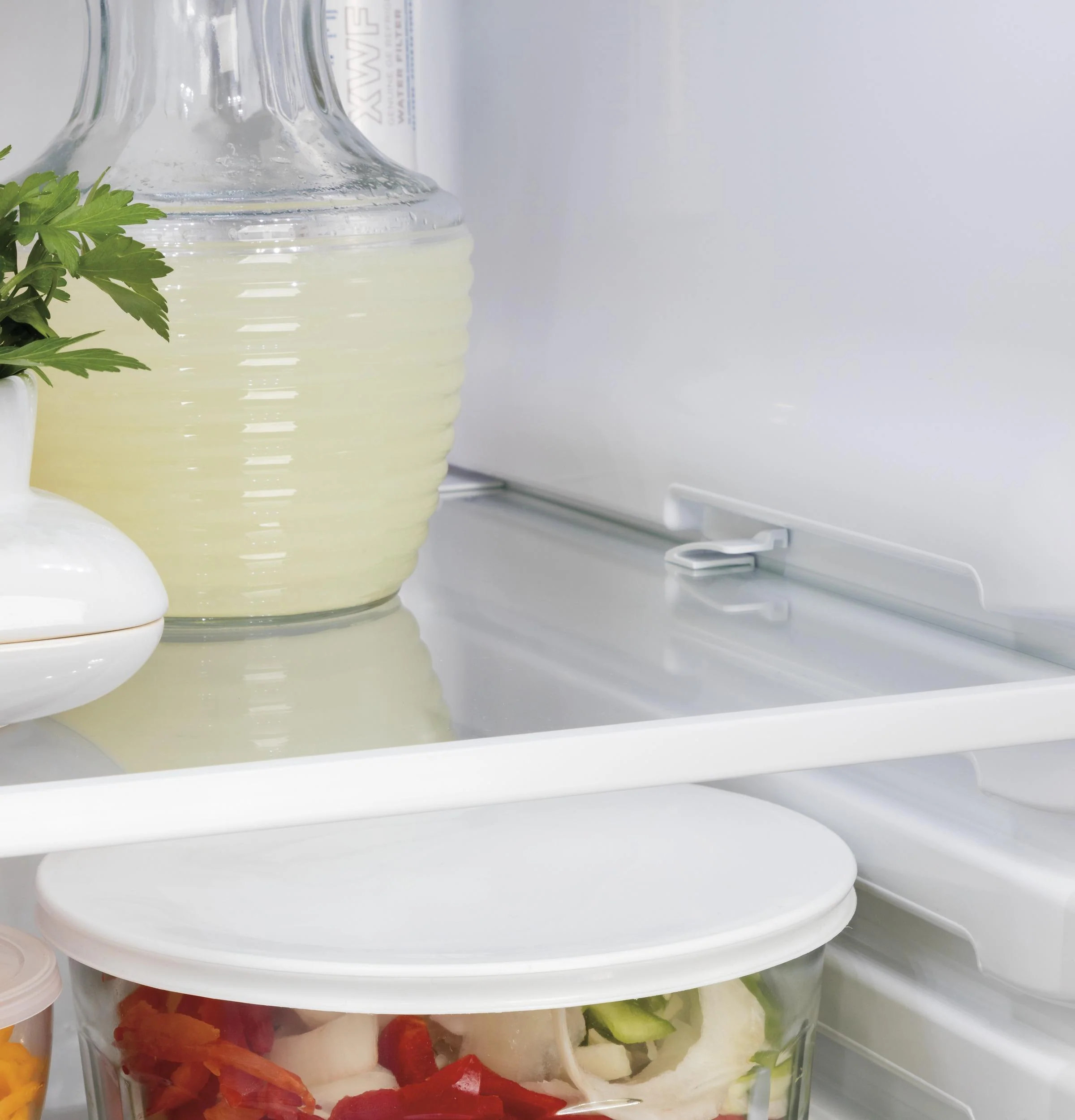 GZS22IYNFS GE 21.8 Cu. Ft. Counter-Depth Fingerprint Resistant Side-By-Side Refrigerator - Image 9