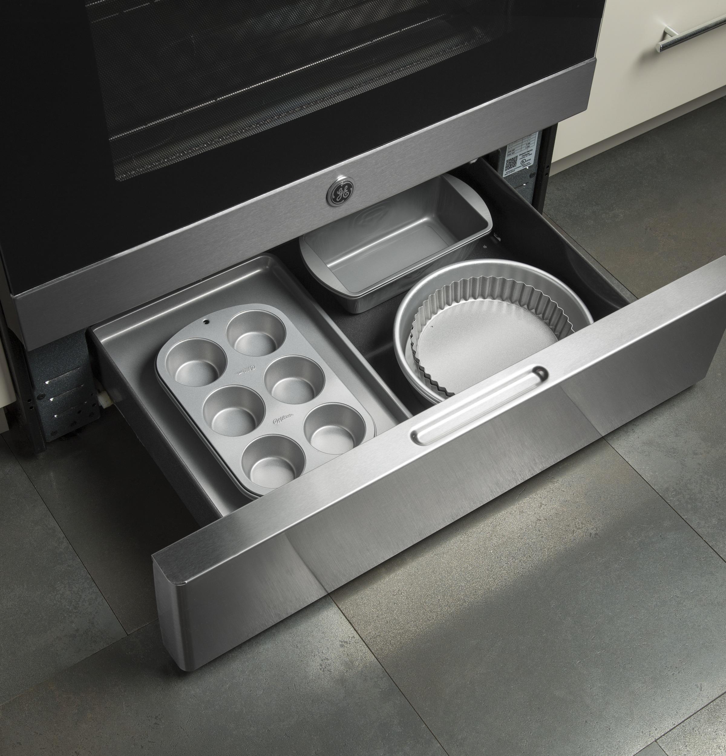 GE 30" Free-standing Electric Radiant Smooth Cooktop Range - Image 10