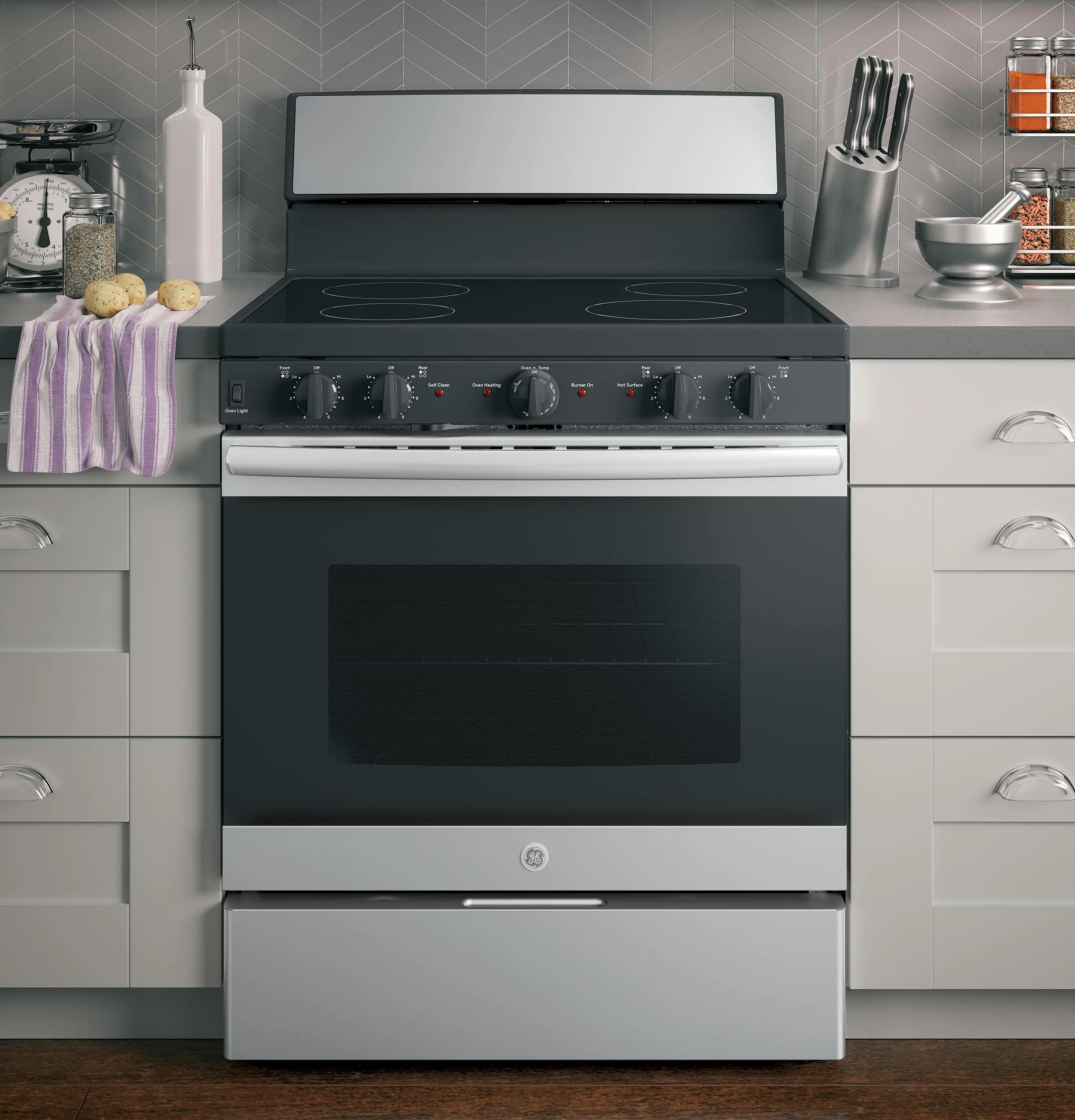 GE 30" Free-standing Electric Radiant Smooth Cooktop Range - Image 4