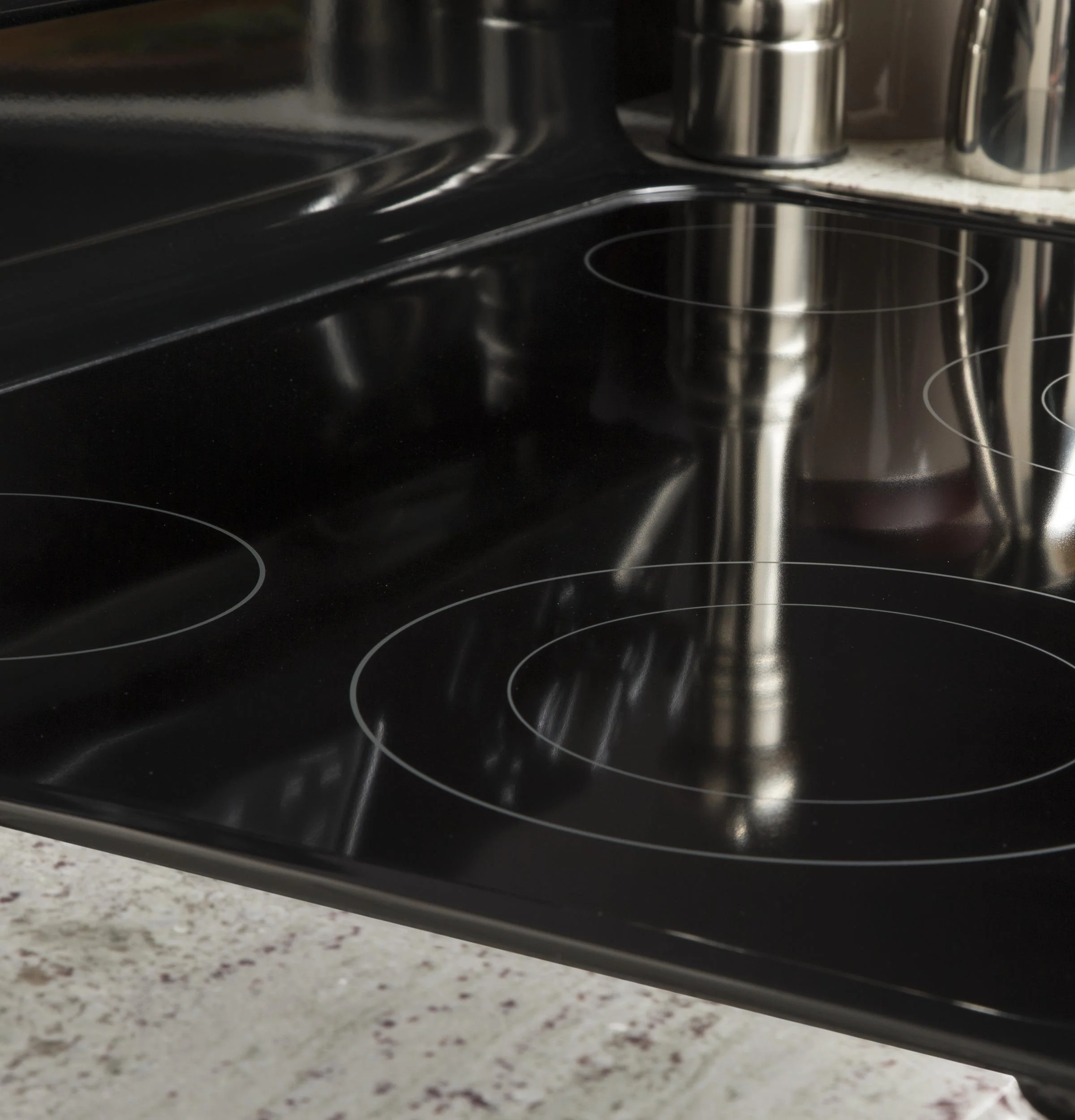 GE® 30" Free-Standing Electric Range - Image 7