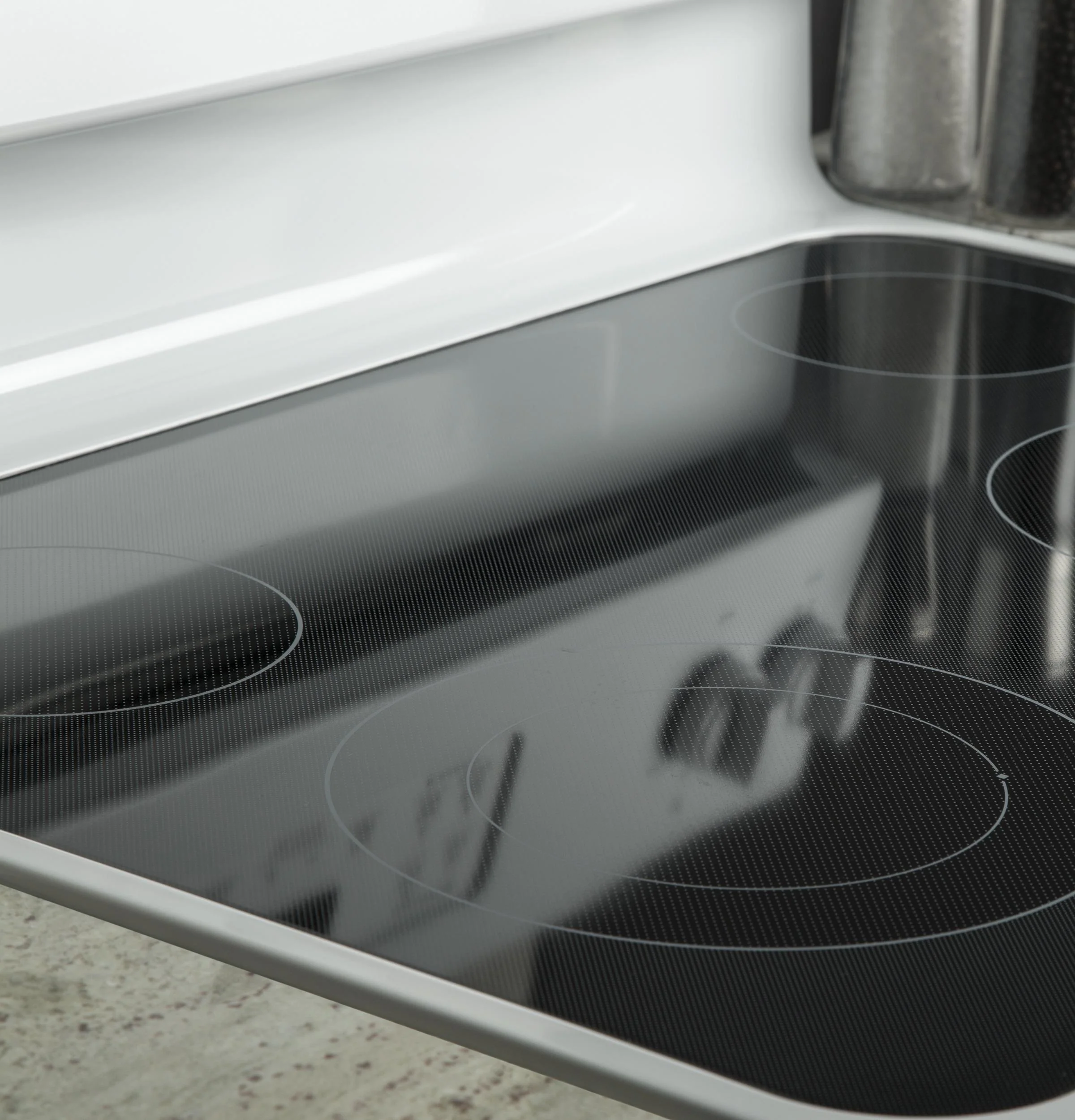 GE® 30" Free-Standing Electric Range - Image 18