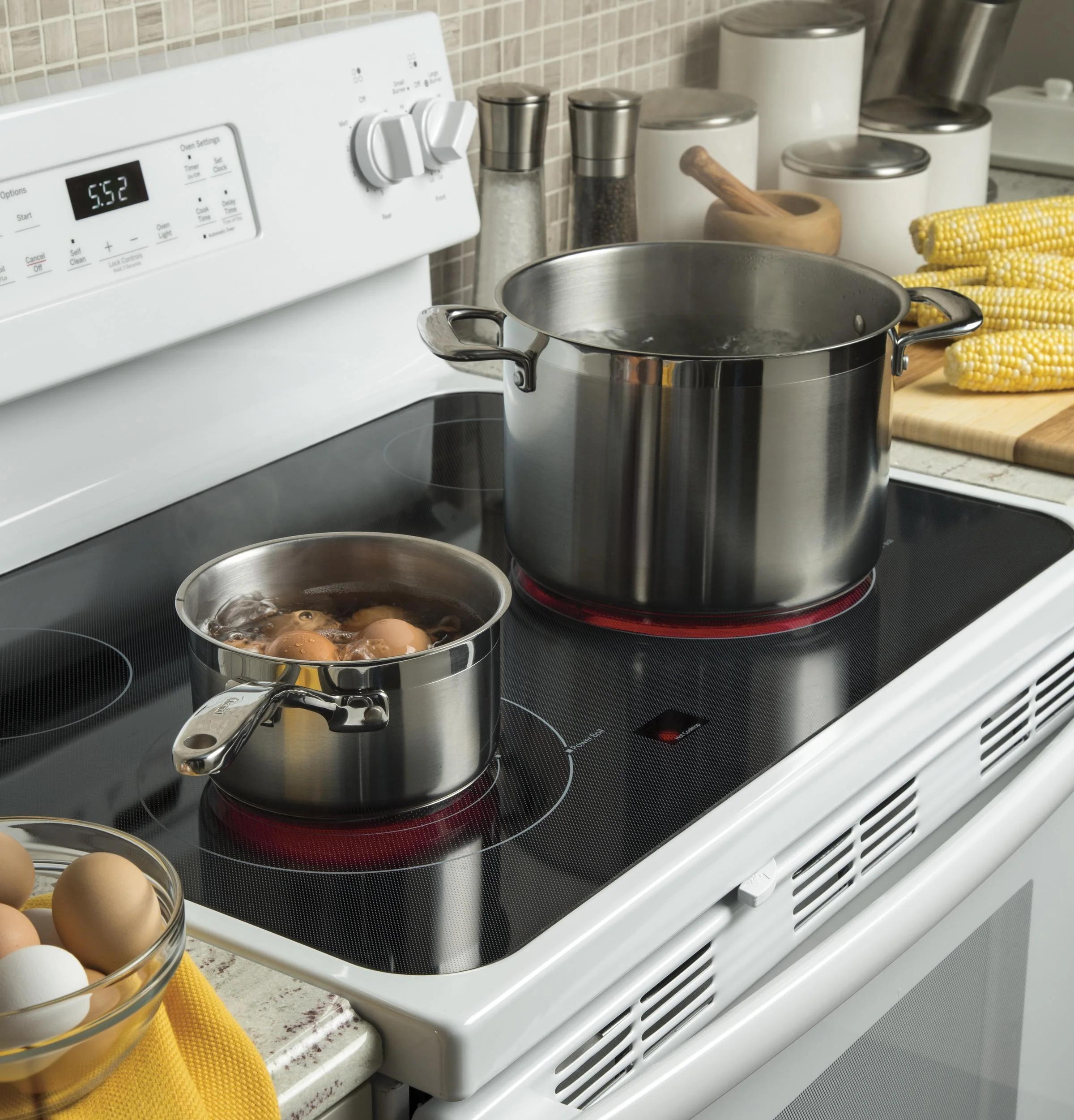 GE® 30" Free-Standing Electric Range - Image 19