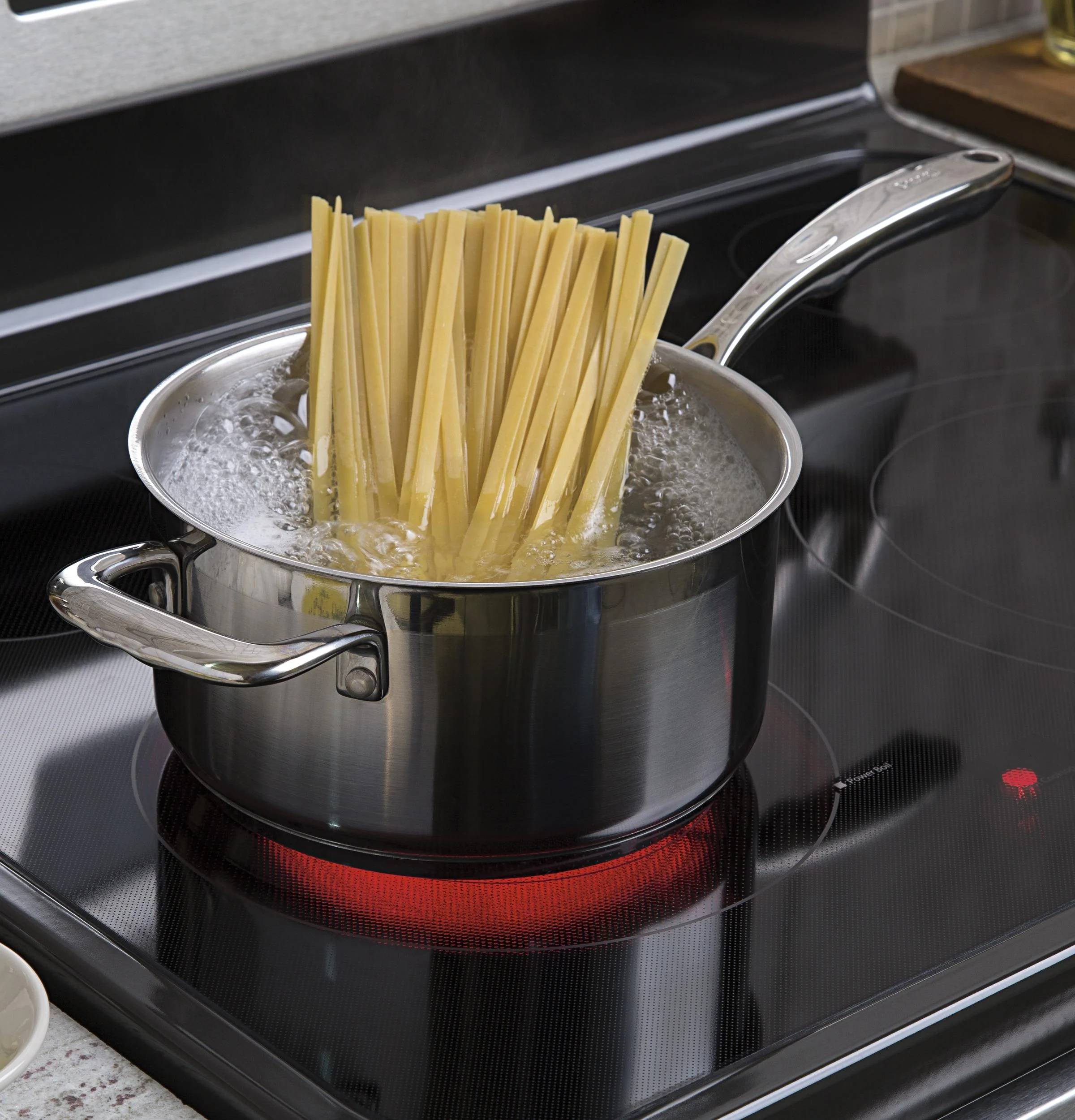 GE® 30" Free-Standing Electric Convection Range - Image 11