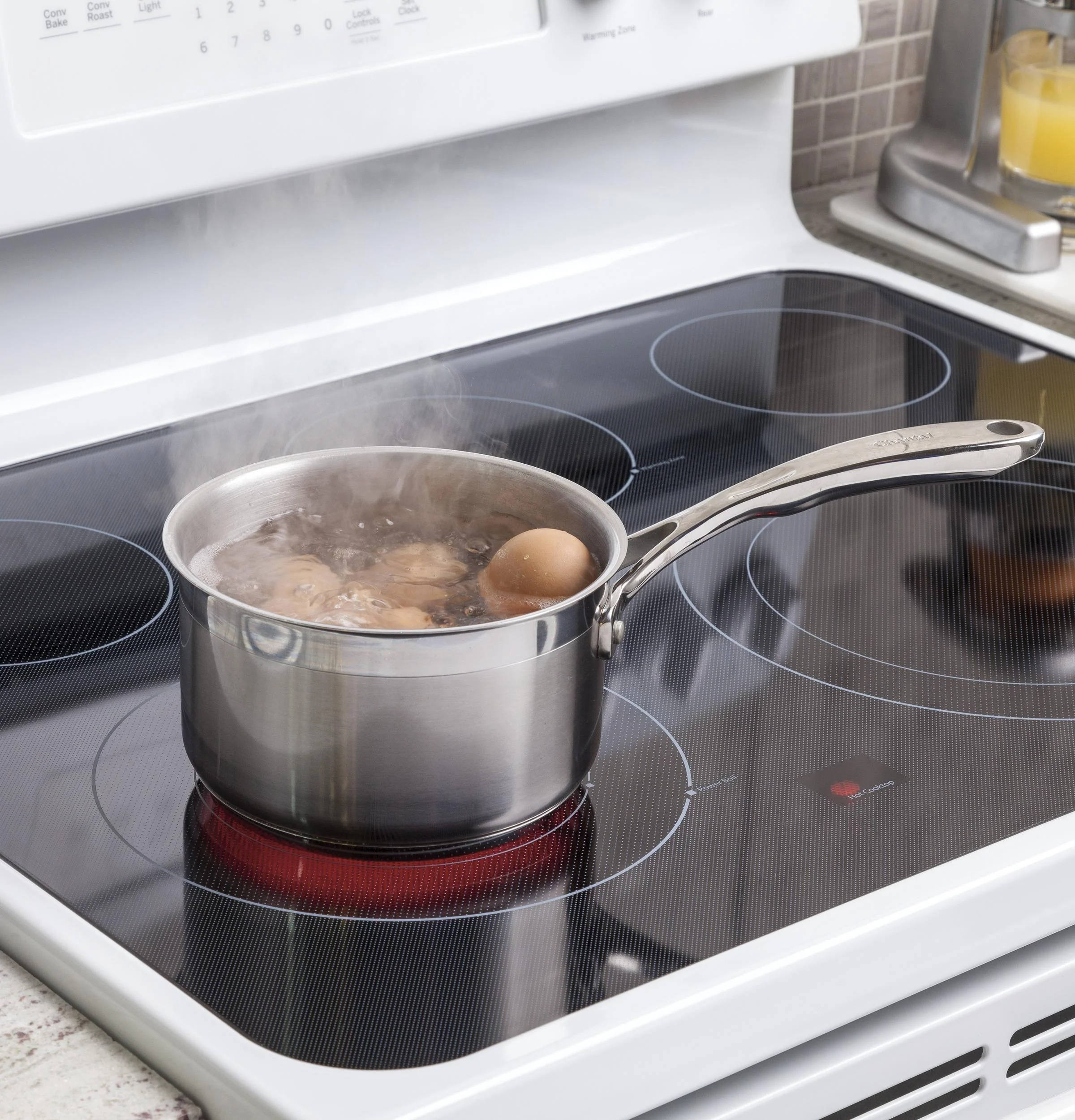 GE® 30" Free-Standing Electric Convection Range - Image 11
