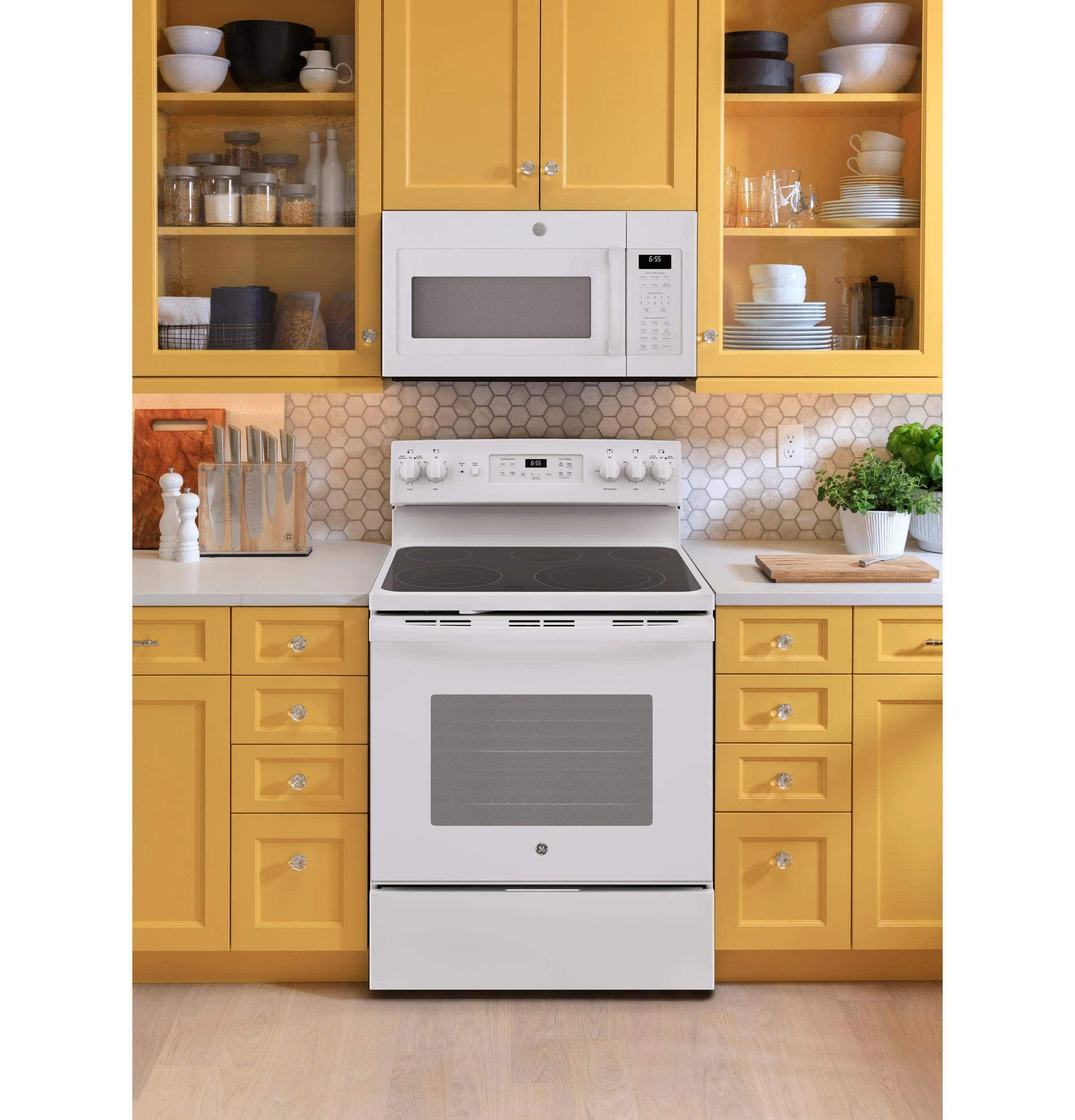 GE® 30" Free-Standing Electric Convection Range - Image 18