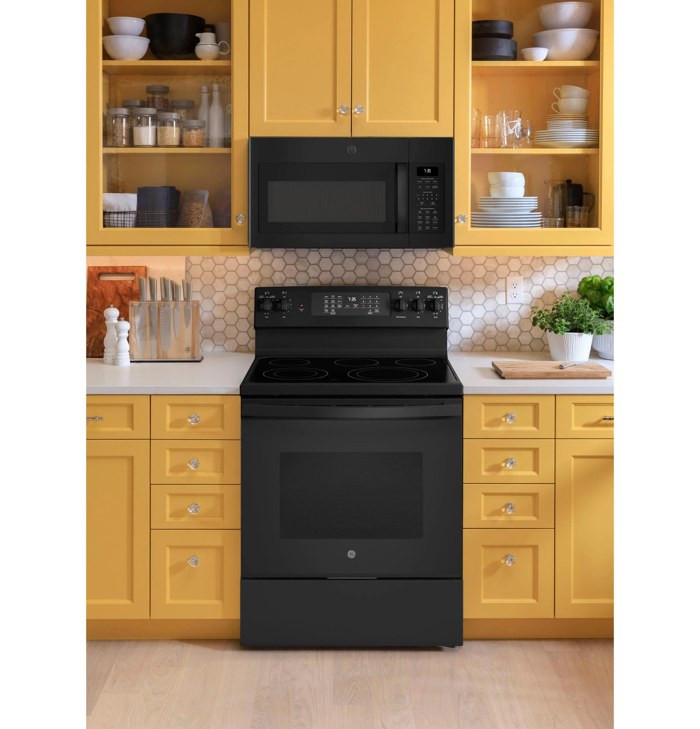 GE® 30" Free-Standing Electric Convection Range with No Preheat Air Fry - Image 6