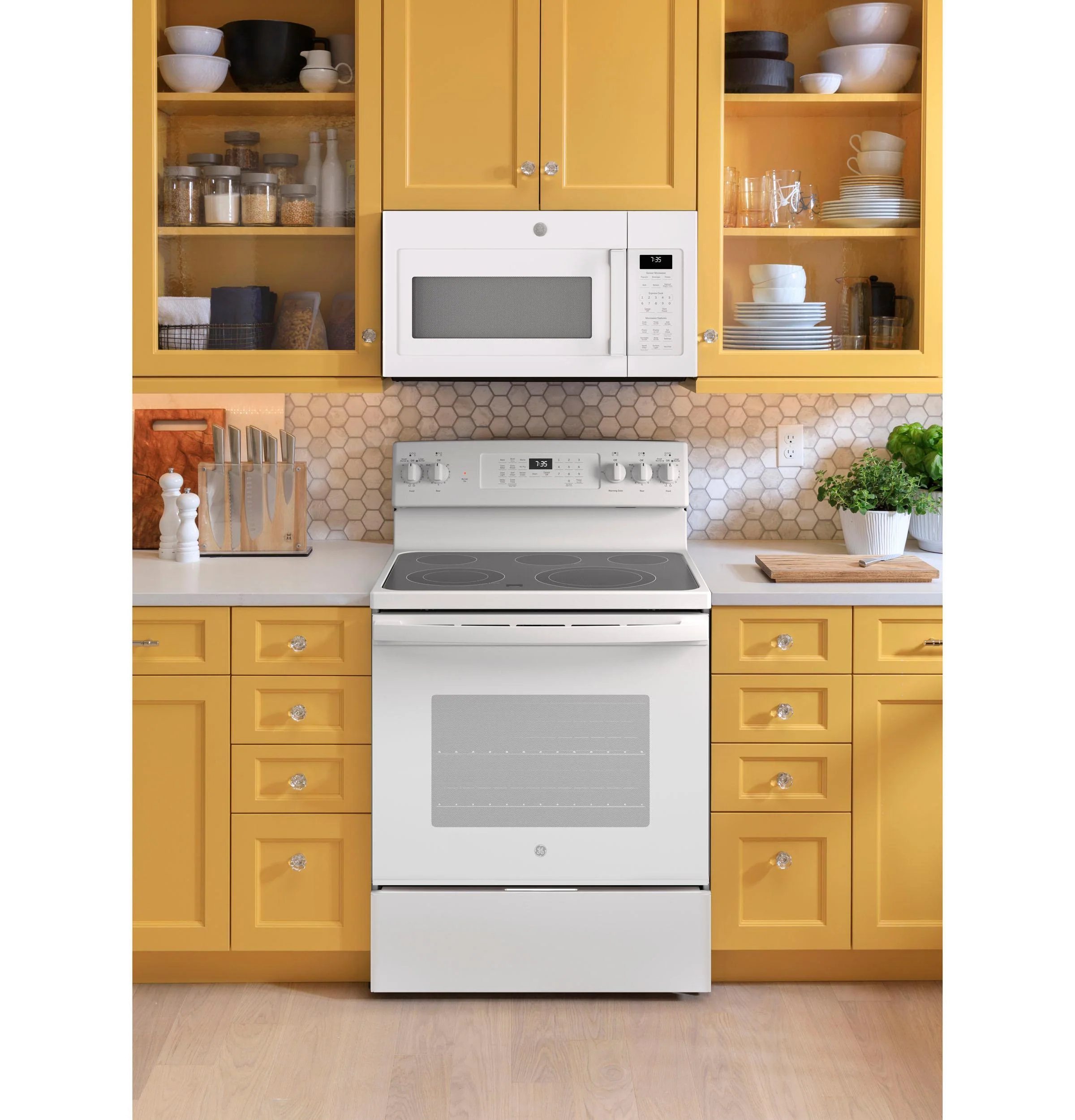 GE® 30" Free-Standing Electric Convection Range with No Preheat Air Fry - Image 6