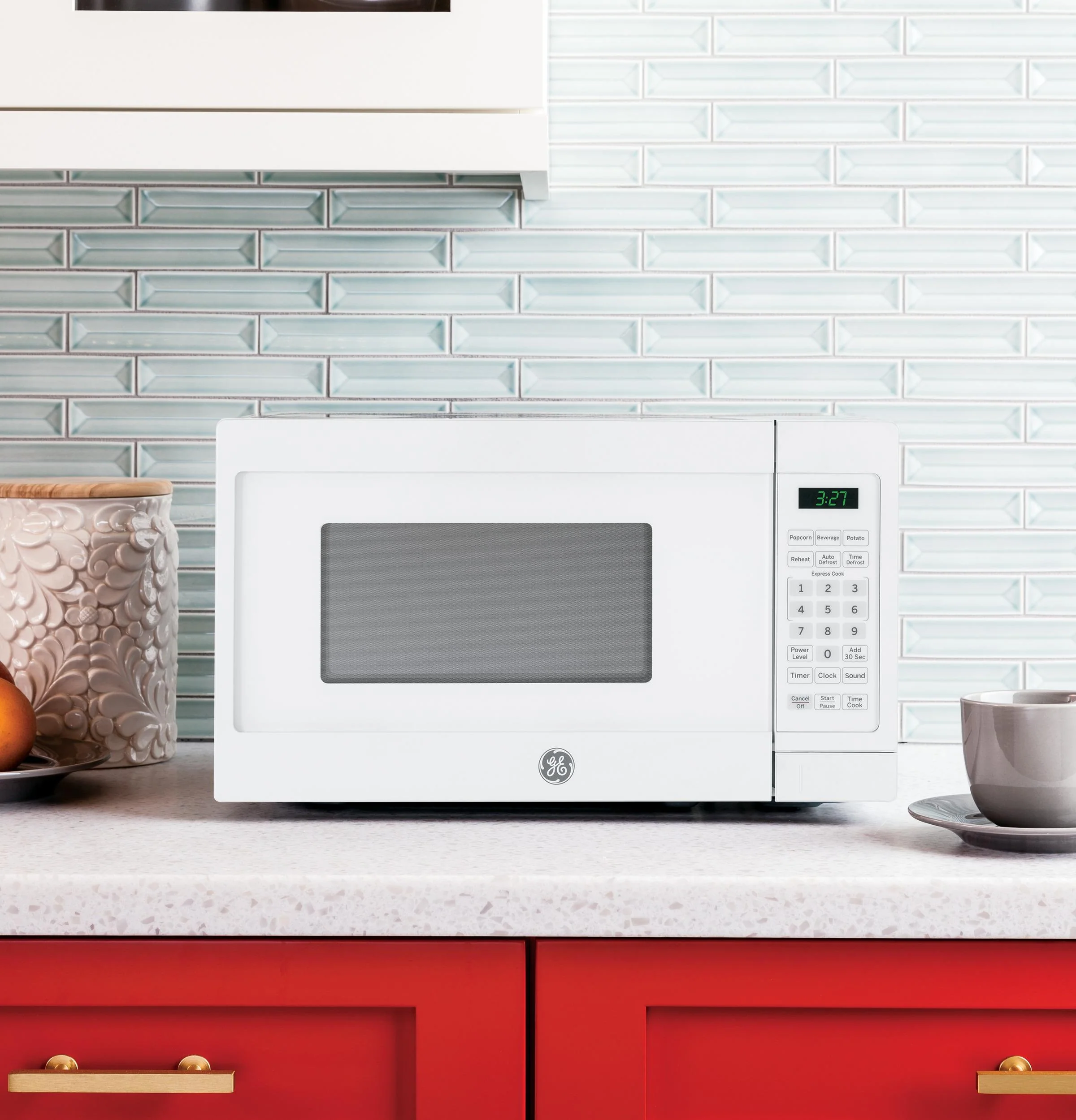 GE® 0.7 Cu. Ft. Spacemaker® Countertop Microwave Oven - Image 4