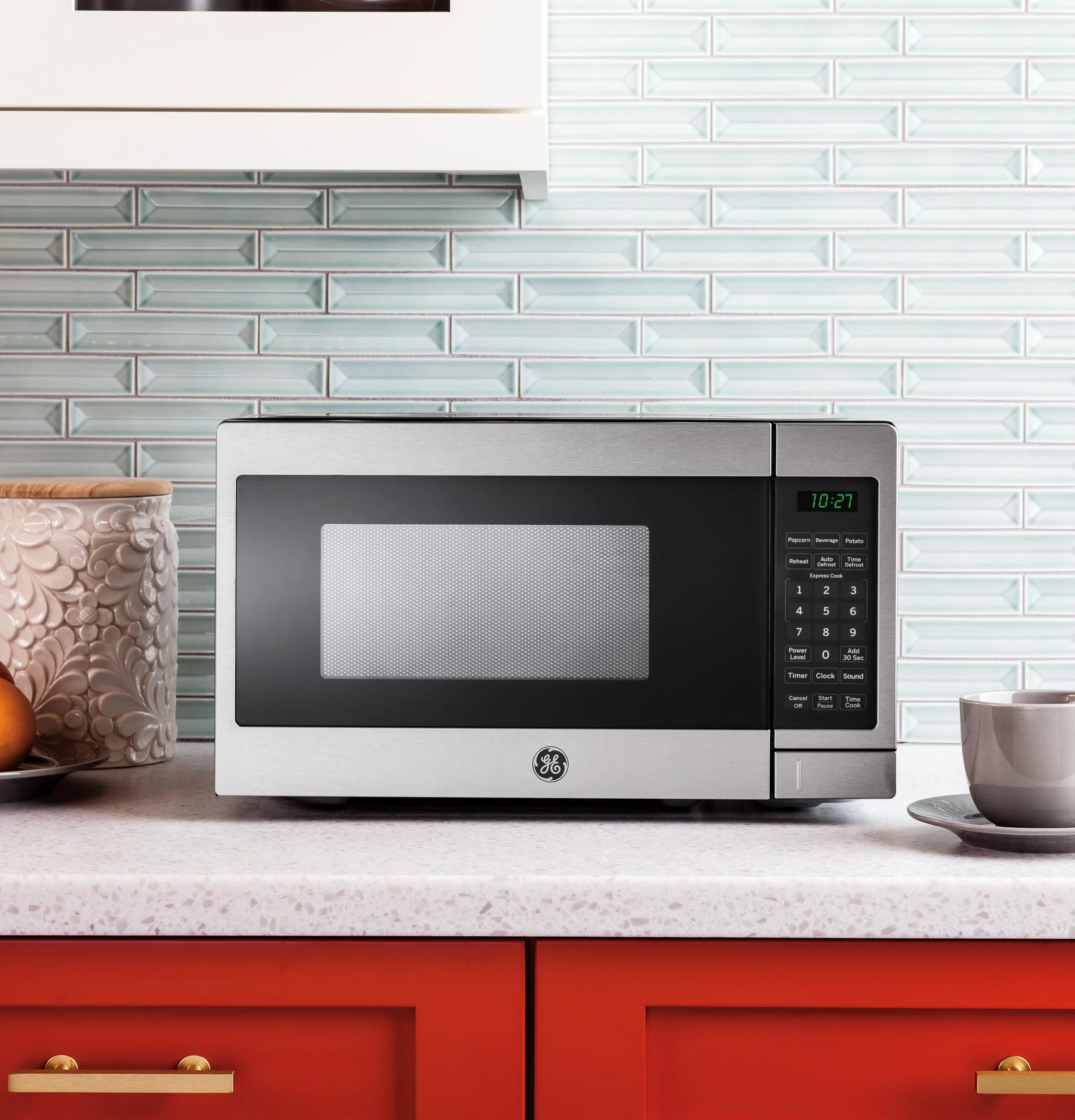 GE® 0.7 Cu. Ft. Spacemaker® Countertop Microwave Oven - Image 4