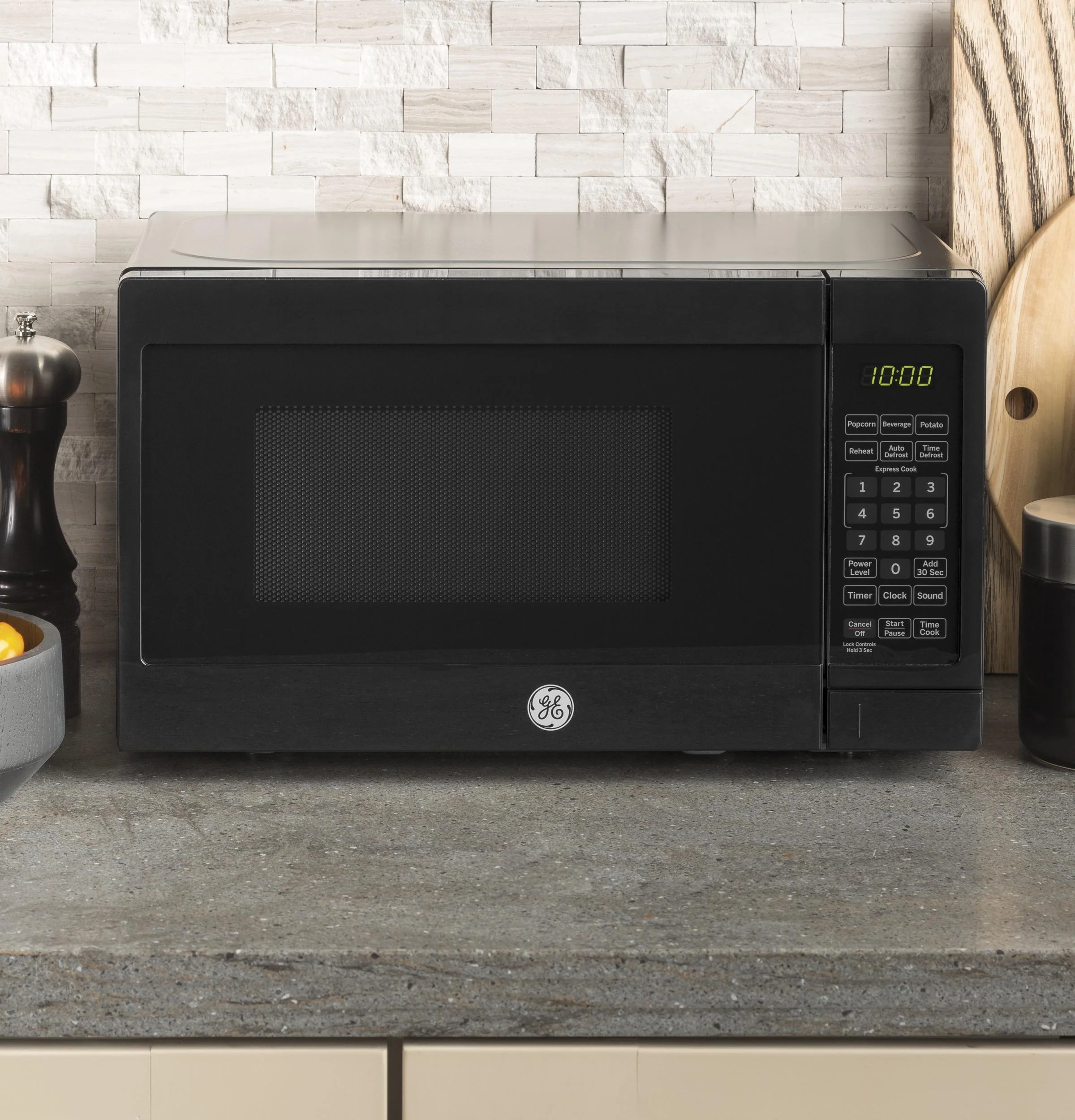 GE® 0.7 Cu. Ft. Capacity Countertop Microwave Oven - Image 3