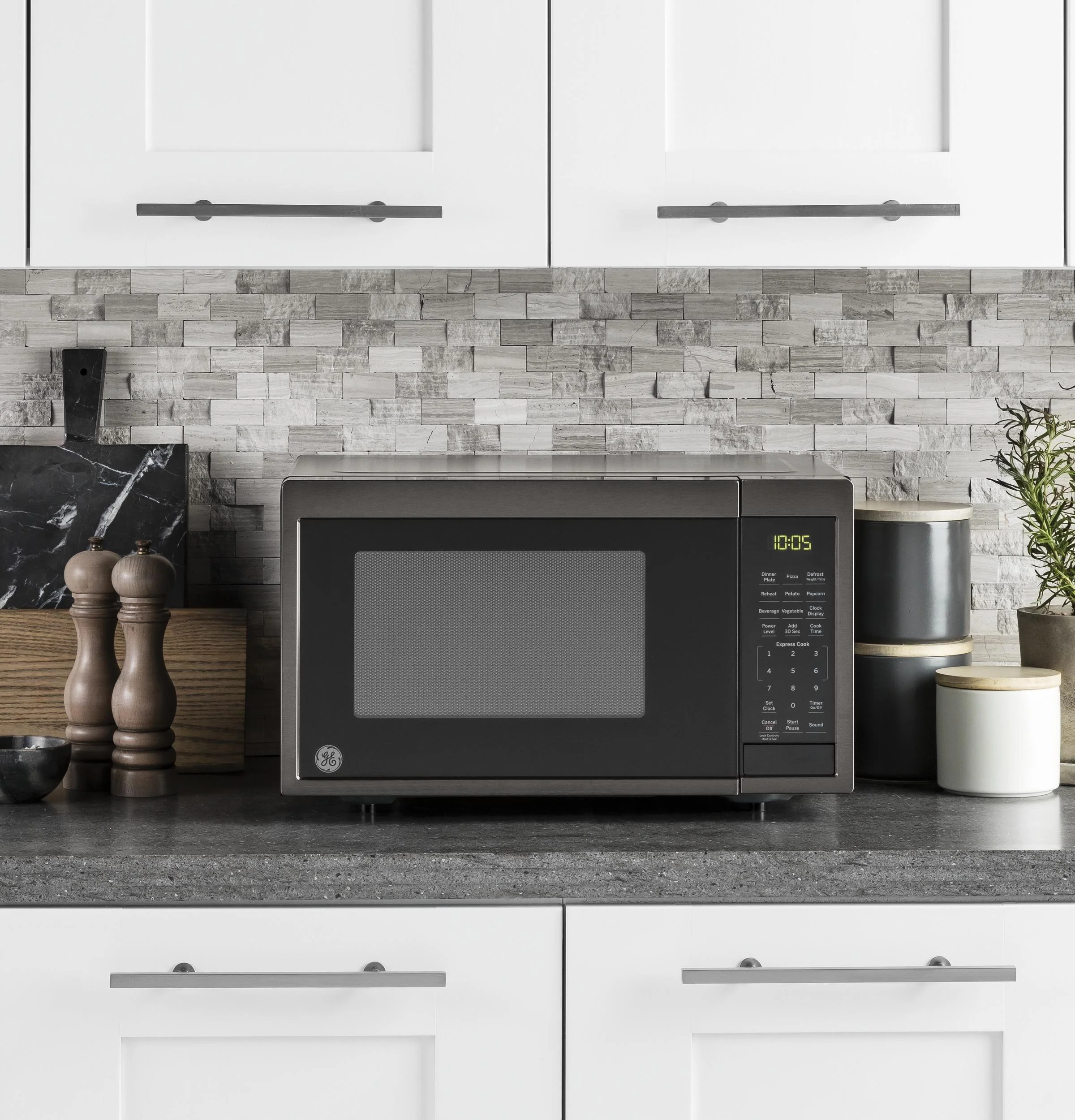 GE® 0.9 Cu. Ft. Capacity Countertop Microwave Oven - Image 5