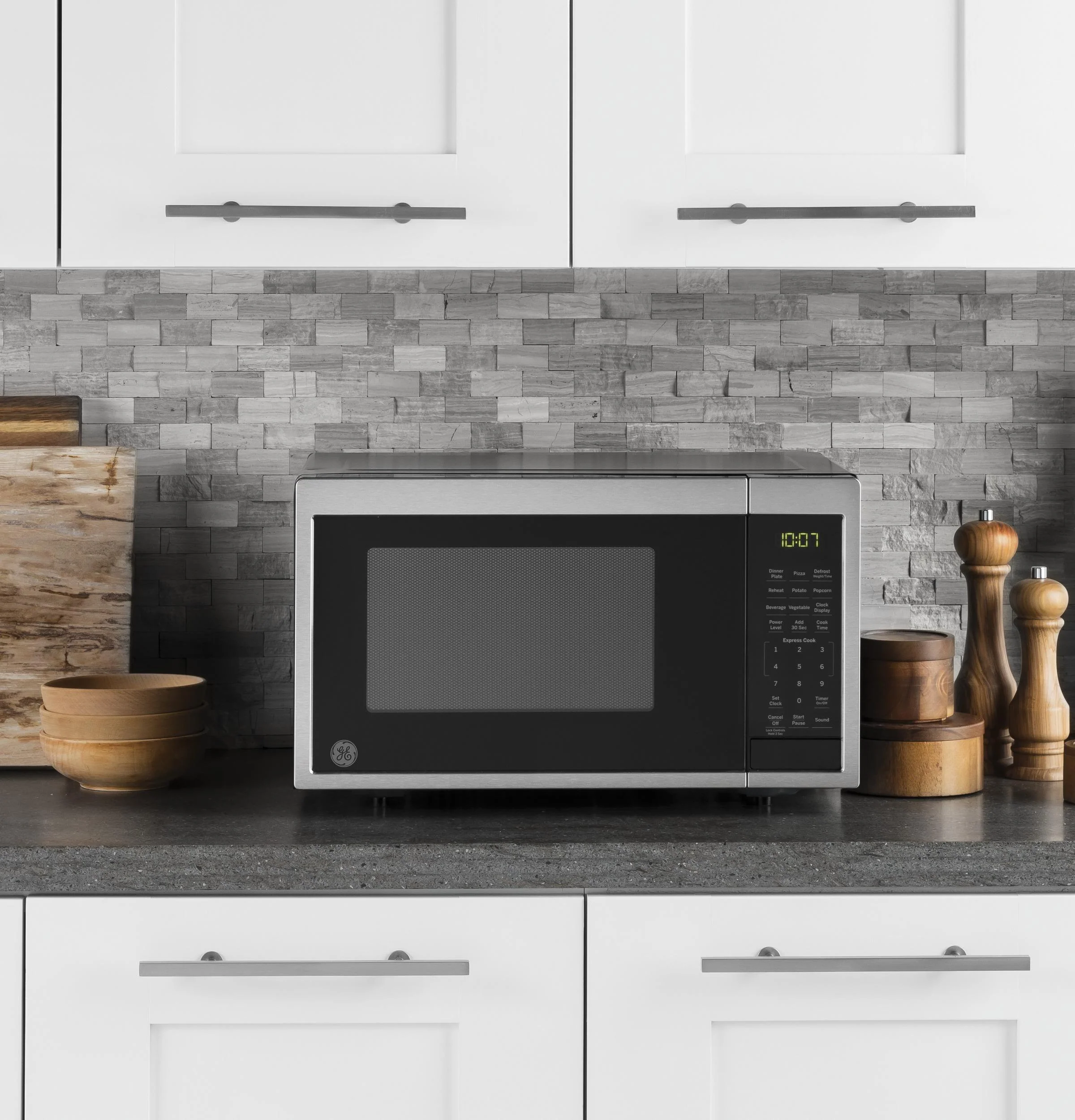 GE® 0.9 Cu. Ft. Capacity Countertop Microwave Oven - Image 5