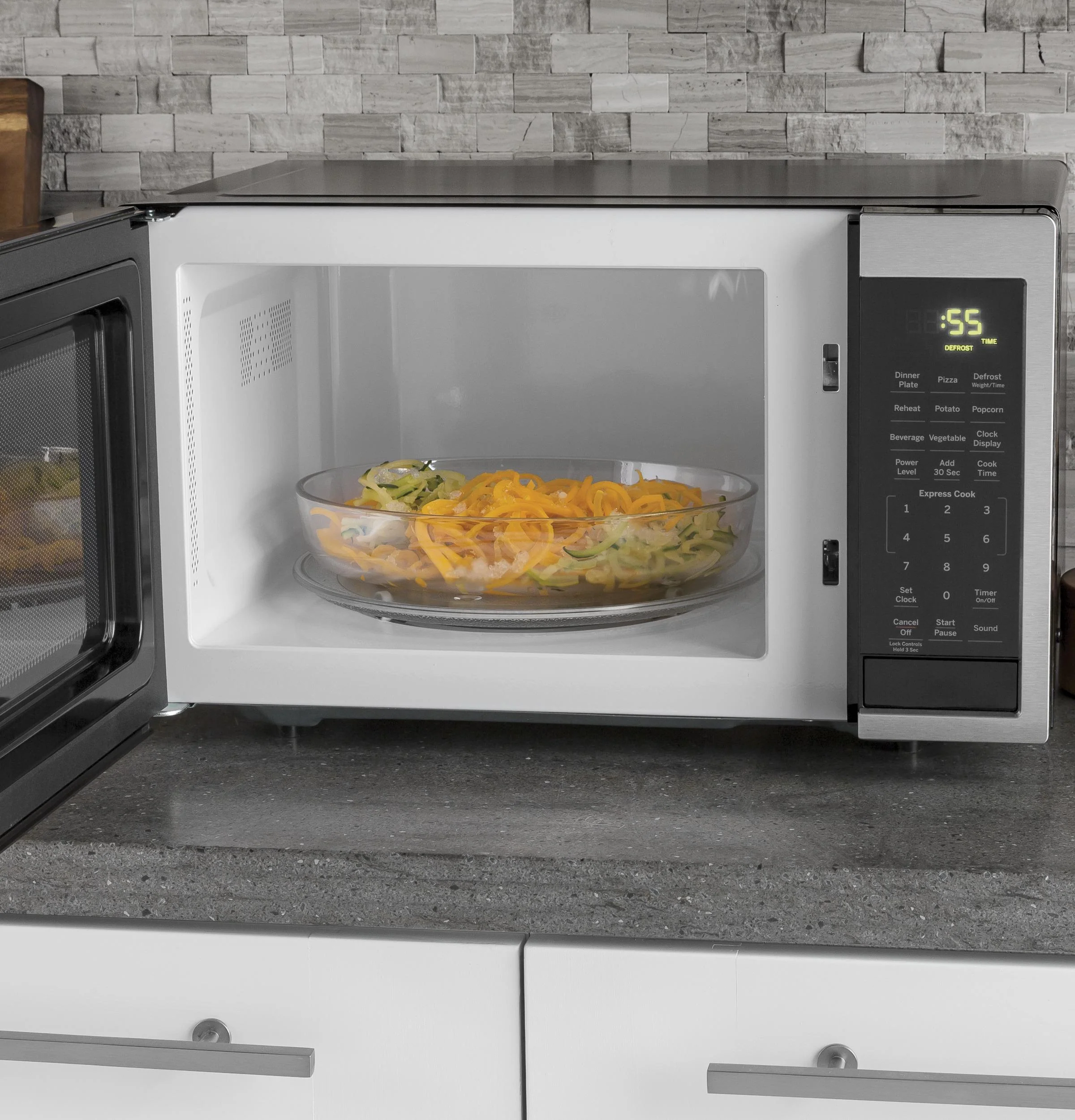 GE® 0.9 Cu. Ft. Capacity Countertop Microwave Oven - Image 7