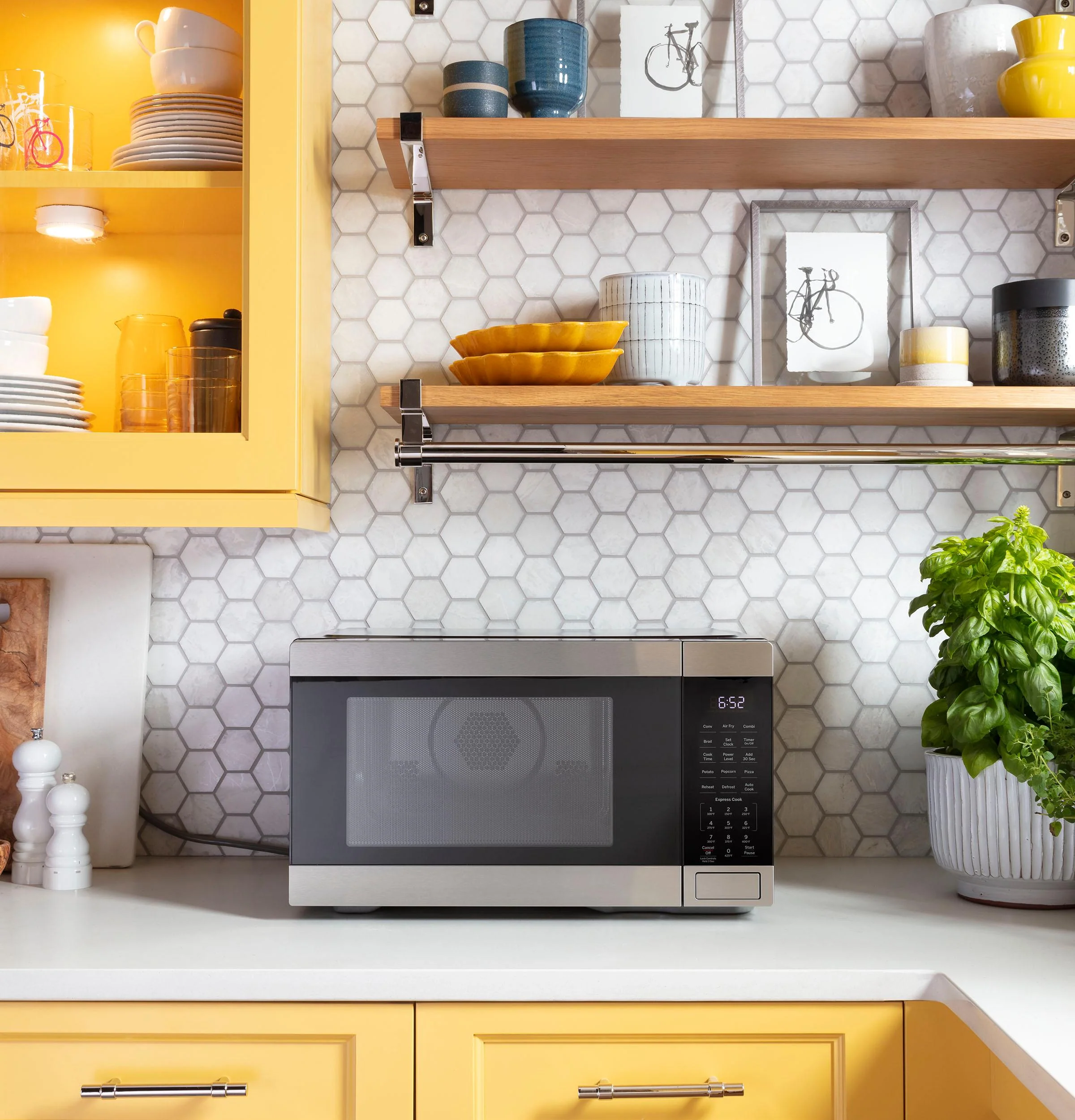 GE® 1.0 Cu. Ft. Capacity Countertop Convection Microwave Oven with Air Fry - Image 16